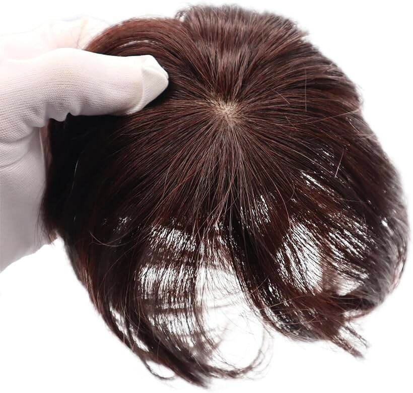 バリエーションコード : 2b9d6vtt53商品コード2b9d6cdn0i商品名ヘアピース 部分ウィッグ 人毛 100% かつら 女性 ポイントピース トップピース ウイッグ つむじ 頭頂部 薄毛 脱毛 ショート 自然 ナチュラル ブラウン 15cmブランドトカリリカラーナチュラル　ブラウンサイズ等15cm製品仕様 サイズ: 15cmと20cmの2種類， 重さ: 15cmモデルは約16g、20cmモデルは約17g素材: 高品質人毛100%カラー: ナチュラルブラック、ナチュラルブラウン「特長1：自然な見た目とフィット感」部分ウィッグは、高品質人毛100%を使用し、自毛と見分けがつかないほど自然な見た目とフィット感を実現。どんな髪型やスタイルにも自然に馴染む設計です。日常使用から特別なイベントまで、幅広いシーンでの利用が可能です。「特長2：軽量で快適な着け心地」軽量設計により、長時間の使用でも快適性を保持。15cmモデルはわずか16g、20cmモデルは17gと、着けていることを忘れるほど。圧迫感や負担が少ないため、デイリーユースに最適です。「特長3：簡単装着＆固定性」 固定ピンを使用することで、簡単に装着可能。位置の調整も容易で、動きやすさと固定性を兼ね備えています。男女問わず、どなたでも使用できるデザインです。「特長4：多様なスタイルオプション」 ナチュラルブラックとナチュラルブラウンの2色展開で、自然な髪色に合わせやすいカラーバリエーションを提供。15cmと20cmのサイズオプションにより、お客様のニーズに合わせた選択が可能です。部分ウィッグは、日本人の髪質に合わせた自然な色合いと質感、快適な着け心地を追求した製品です。毎日をより豊かにするためのアイテムとして、あなたのライフスタイルに寄り添います。※ 他ネットショップでも併売しているため、ご注文後に在庫切れとなる場合があります。予めご了承ください。※ 品薄または希少等の理由により、参考価格よりも高い価格で販売されている場合があります。ご注文の際には必ず販売価格をご確認ください。※ 沖縄県、離島または一部地域の場合、別途送料の負担をお願いする場合があります。予めご了承ください。※ お使いのモニタにより写真の色が実際の商品の色と異なる場合や、イメージに差異が生じることがあります。予めご了承ください。※ 商品の詳細（カラー・数量・サイズ 等）については、ページ内の商品説明をご確認のうえ、ご注文ください。※ モバイル版・スマホ版ページでは、お使いの端末によっては一部の情報が表示されないことがあります。すべての記載情報をご確認するには、PC版ページをご覧ください。