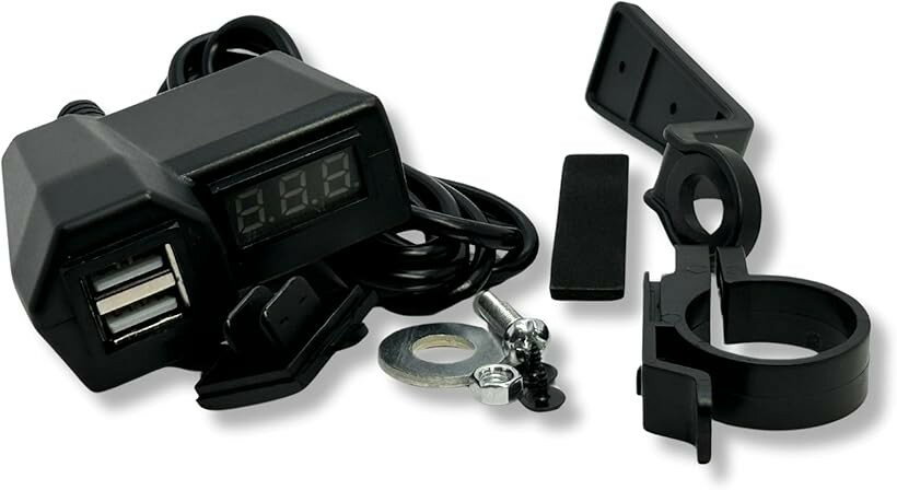 バリエーションコード : 2b9h05094d商品コード2b9h0f9oql商品名バイク USB Type-A 充電器 2ポート 合計出力 3.4A バッテリー電圧計付 電源 防滴 防塵 USB電源ブランドUMikkeカラーブラックサイズ等シガーソケットなしvバイクで GPSナビ 、 ドライブレコーダー 、などを使用するときや、タブレットやスマホの充電に使用することができます。Type-A の USB端子 2ポート 搭載、合計出力は 3.4A ( 5V ) です。v・未使用時は本体背面のスイッチで電源供給を止めておくことができバッテリー上がりの心配を無くすことができます。・雨天時や砂埃の多い場所では、防水・防塵キャップを閉めてください。（完全防水ではありませんので、完全な浸水は避けてください。）vバッテリーの電圧を表示するようになっているので、バッテリー不良検知の一助となります。v［仕様］ ・入力可能電圧範囲：10V - 24V ・合計(最大)出力 5V / 3.4A ・USBポートtype：A ・電圧計測定可能範囲：9～30V ・商品サイズは商品画像をご確認ください。v［取付について］ ・取扱および取付説明書は付属しません。・取付方法はハンドルバーへの固定かミラーベースへの固定が基本となります。・赤線は＋極、黒線は－極に接続してください。※ 他ネットショップでも併売しているため、ご注文後に在庫切れとなる場合があります。予めご了承ください。※ 品薄または希少等の理由により、参考価格よりも高い価格で販売されている場合があります。ご注文の際には必ず販売価格をご確認ください。※ 沖縄県、離島または一部地域の場合、別途送料の負担をお願いする場合があります。予めご了承ください。※ お使いのモニタにより写真の色が実際の商品の色と異なる場合や、イメージに差異が生じることがあります。予めご了承ください。※ 商品の詳細（カラー・数量・サイズ 等）については、ページ内の商品説明をご確認のうえ、ご注文ください。※ モバイル版・スマホ版ページでは、お使いの端末によっては一部の情報が表示されないことがあります。すべての記載情報をご確認するには、PC版ページをご覧ください。