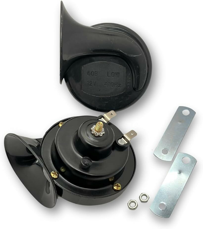 バリエーションコード : 2bjqly6g94商品コード2bjql68ood商品名互換品 電子ホーン 12V ヨーロピアンサウンド 高音低音セット 510Hz 410Hz 115db 爆音 クラクション 汎用 車 バイク 黒ブランドUMikkeカラーブラック「用途」車やバイクで汎用的に使えるカタツムリ型 大音量 電子ホーン 左右ペアセット（一対）です。＊取付のためのカプラーやコードなど配線パーツは専門店でご確認のうえ、別途ご用意ください。「性能」12Vに対応する広い車種に適合（ユニバーサル）、防塵防水設計、ABS素材採用による高い耐食性と耐久性（長寿命）と耐高温性、多層塗装による抗酸化性「電圧」12V、 「周波数」高音(Hi)510Hz、低音(Low)410Hz、 「音量」115±3db、 「サイズ・重量」最長部約12.4cmx約9.0cmx約9.0cm、約395g ＊適合照会はいたしかねますので、サイズの詳細画像にて専門家にご確認ください。「免責事項」商品画像以外の配線パーツは別途ご用意ください。配線製造・輸送過程での細かなキズやスレがございます。取扱説明書は付属しておりません。車検に際しては音量オーバーの可能性がございますので、専門家にご確認ください。※ 他ネットショップでも併売しているため、ご注文後に在庫切れとなる場合があります。予めご了承ください。※ 品薄または希少等の理由により、参考価格よりも高い価格で販売されている場合があります。ご注文の際には必ず販売価格をご確認ください。※ 沖縄県、離島または一部地域の場合、別途送料の負担をお願いする場合があります。予めご了承ください。※ お使いのモニタにより写真の色が実際の商品の色と異なる場合や、イメージに差異が生じることがあります。予めご了承ください。※ 商品の詳細（カラー・数量・サイズ 等）については、ページ内の商品説明をご確認のうえ、ご注文ください。※ モバイル版・スマホ版ページでは、お使いの端末によっては一部の情報が表示されないことがあります。すべての記載情報をご確認するには、PC版ページをご覧ください。＊汎用品です。「付属品」ブラケット（ステー）2枚、ナット2個　＊左記以外の配線パーツ（カプラーやコードなど）は付属しておりません。