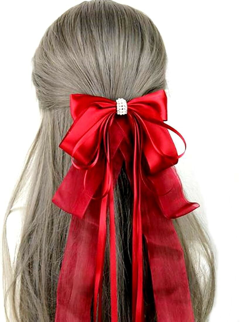 バリエーションコード : 2b2j3kdv1p商品コード2b2jdqd6d3商品名髪飾り リボン バレッタ ヘアアクセサリー ヘッドドレス ゴスロリ ロリータ お姫様 森ガール レッドブランドSCGEHAカラーRed・サテンやオーガンジーのリボンを重ねたエレガントでかわいい髪飾りです。異なる素材を重ねたっぷりとした長さで高級感のある仕上がりに。クラシックな色使いが落ち着いた優雅な印象です。・フリルやレースがマストアイテムのロリータ・ゴスロリファッションにもぴったりのリボンヘアアクセサリーです。・長さ約8cm、幅1cmの大きめバレッタでワンプッシュの簡単開閉。毛量の多い方にもお使いいただけます。・イベント・パーティー・ハロウィン・クリスマスなどのコスプレ小物としてももちろん、結婚式・卒業式・入学式・発表会などの大切なイベントにもぴったり。普段使いのヘッドドレスとしても大活躍です。※ 他ネットショップでも併売しているため、ご注文後に在庫切れとなる場合があります。予めご了承ください。※ 品薄または希少等の理由により、参考価格よりも高い価格で販売されている場合があります。ご注文の際には必ず販売価格をご確認ください。※ 沖縄県、離島または一部地域の場合、別途送料の負担をお願いする場合があります。予めご了承ください。※ お使いのモニタにより写真の色が実際の商品の色と異なる場合や、イメージに差異が生じることがあります。予めご了承ください。※ 商品の詳細（カラー・数量・サイズ 等）については、ページ内の商品説明をご確認のうえ、ご注文ください。※ モバイル版・スマホ版ページでは、お使いの端末によっては一部の情報が表示されないことがあります。すべての記載情報をご確認するには、PC版ページをご覧ください。「サイズ」幅：約11.5cm　長さ：約53cm「カラーバリエーション」ブラック　グリーン　レッド　パープル　スモークピンク