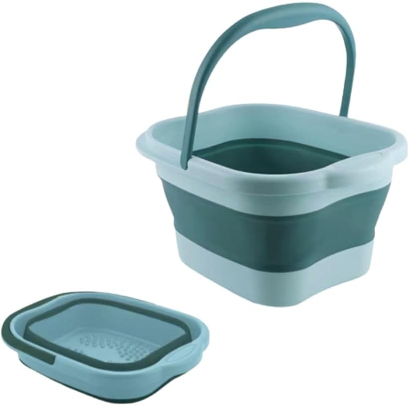 バリエーションコード : 2bu923i234商品コード2bu92w5vk0商品名RYUBOF足湯 折り畳みバケツ フットバス 保温 バケツ 折りたたみ 深め 軽量 アウトドア 13リットルブランドRyubofカラーライトブルーxダークブルー「軽量設計で持ち運び自由自在」折りたたみ式フットバスは重量わずか580グラムの軽量設計により、アウトドアや外出先への持ち運びが驚くほど簡単です。取っ手付きで片手でも楽々運べるため、キャンプや釣りなどのレジャーシーンでも気軽に足湯を楽しめます。13リットルの大容量でありながら軽量なので女性でも安心してお使いいただけます。「コンパクト収納でスペース節約」使用時は43x33.5x22cmの十分なサイズですが、折りたたみ後はわずか7cmの薄さで収納力を実現しています。クローゼットやベッド下などの限られたスペースにもすっきり収まるため、一人暮らしの方にも最適です。バケツとしても活用できる多機能性で収納場所に困ることがありません。「足ツボマッサージで極上のリラックス体験」底部に配置された120個の凸点と8セットのマッサージローラーが足裏を全方位からしっかりと刺激します。指圧式マッサージ効果により日頃の足の疲れを効果的に軽減し、自宅にいながら本格的なフットケアをお楽しみいただけます。「アウトドアから日常使いまで多用途対応」足湯専用バケツとしてだけでなく、洗車や釣り道具の洗浄、ガーデニングの水汲みなど様々なシーンで活躍するアイテムです。PP+TPR素材採用により高い耐久性を誇り、アウトドアでの過酷な使用にも長期間耐えられる設計となっています。「13リットル大容量でふくらはぎまで温浴可能」たっぷり13リットルの容量によりくるぶしからふくらはぎまでしっかりと温めることができます。※ 他ネットショップでも併売しているため、ご注文後に在庫切れとなる場合があります。予めご了承ください。※ 品薄または希少等の理由により、参考価格よりも高い価格で販売されている場合があります。ご注文の際には必ず販売価格をご確認ください。※ 沖縄県、離島または一部地域の場合、別途送料の負担をお願いする場合があります。予めご了承ください。※ お使いのモニタにより写真の色が実際の商品の色と異なる場合や、イメージに差異が生じることがあります。予めご了承ください。※ 商品の詳細（カラー・数量・サイズ 等）については、ページ内の商品説明をご確認のうえ、ご注文ください。※ モバイル版・スマホ版ページでは、お使いの端末によっては一部の情報が表示されないことがあります。すべての記載情報をご確認するには、PC版ページをご覧ください。