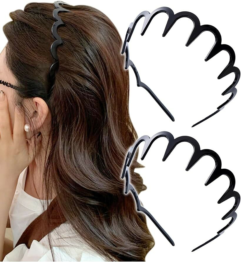 バリエーションコード : 2b9t0nxfj3商品コード2b9t0wgd1f商品名カチューシャ 髪留め ヘアバンド くし付ヘッドバンド コーム付きカチューシャ 2本セットブランドHerbeluemily(ハベルミリィ)カラーブラック 2本セット「男女両用で使用できるアイテム」ショートヘア、ミディアムヘア、ロングヘアなど、髪の長さに関わらずに使用可能なツメ付きカチューシャ。しっかり髪をホールドしてまとめ上げます。「しなやかな耐久性」しなやかな素材で耐久性に優れているだけではなく、頭の形にしっかりフィットし、快適な着け心地を実現。＊長時間つけていると痛みを感じる可能性がございます。その際は無理をせずすぐに外して時間をおいてください。「様々なシーンで活躍」洗顔やスキンケア、メイク時のまとめ髪に。またスポーツや運動などのアクティブなシーンなど日常の様々なシーンで大活躍します。「選べるカラー」使いやすいブラックとブラウン(べっこう)をご用意しました。普段の使用用途や、髪の毛のお色などと合わせてお好みのものをお選びください。セットでのご購入もおすすめです。「商品仕様」カチューシャ：約14cmx約12cmx約3.5cm※ 他ネットショップでも併売しているため、ご注文後に在庫切れとなる場合があります。予めご了承ください。※ 品薄または希少等の理由により、参考価格よりも高い価格で販売されている場合があります。ご注文の際には必ず販売価格をご確認ください。※ 沖縄県、離島または一部地域の場合、別途送料の負担をお願いする場合があります。予めご了承ください。※ お使いのモニタにより写真の色が実際の商品の色と異なる場合や、イメージに差異が生じることがあります。予めご了承ください。※ 商品の詳細（カラー・数量・サイズ 等）については、ページ内の商品説明をご確認のうえ、ご注文ください。※ モバイル版・スマホ版ページでは、お使いの端末によっては一部の情報が表示されないことがあります。すべての記載情報をご確認するには、PC版ページをご覧ください。