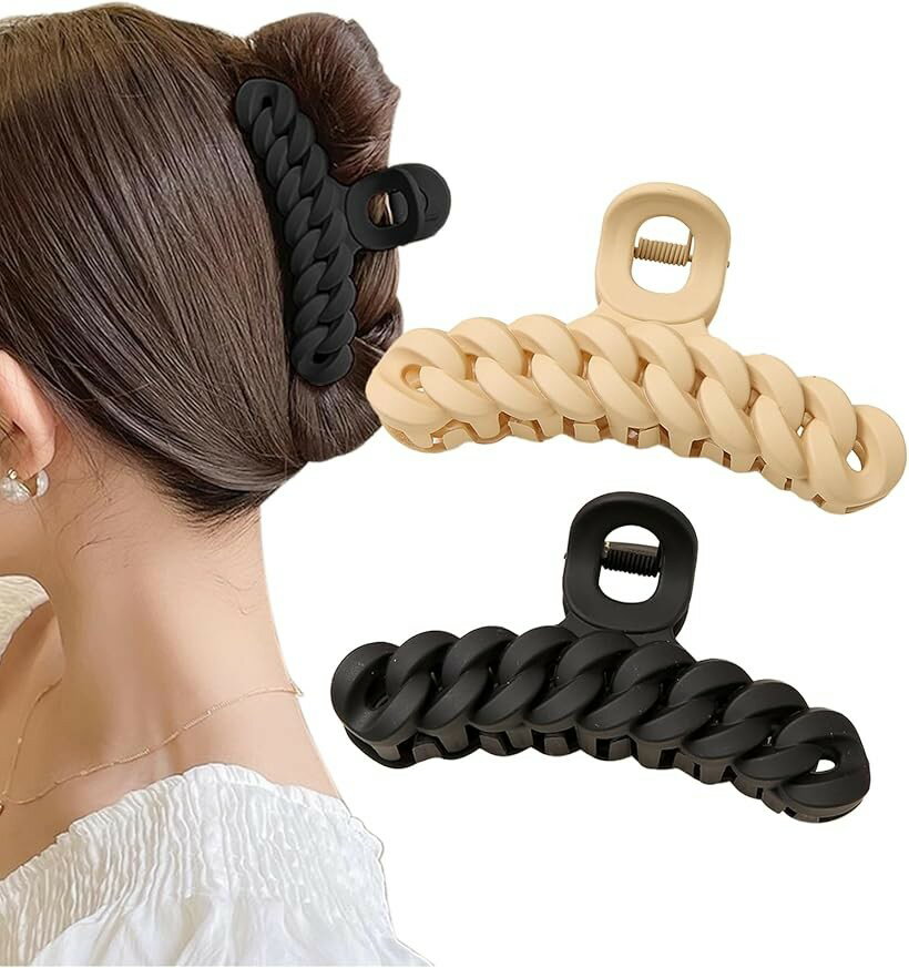 バリエーションコード : 2b9ur1kl5r商品コード2b9ur6dvx4商品名ヘアクリップ ヘアクロー ダッカール バンスクリップ 髪留め 髪飾り ロープ編み 11cmブランドHerbeluemily(ハベルミリィ)シックな艶消しカラー＆ロープ編みがオシャレなデザインのヘアクリップです。簡単なまとめ髪も上品でおしゃれな印象に。トレンドの韓国ファッションにもピッタリの大人かわいいアイテムです。上品なマットカラーが髪の毛に馴染み、派手になり過ぎずにモードな雰囲気を演出してくれます。ざっくりと抜け感のあるまとめ髪にも、タイトにまとめたい時にもお使いいただける優秀デザインのヘアクローです。簡単に髪をしっかりまとめたい人にもおススメ。個性的ながらシンプルにまとまったデザインなので、学校やオフィスでのきちんと感がマストなシーンではもちろん、スポーツ・部活などのアクティビティ、ライブやデートなどのお出かけなど、幅広い場面でスマートに活躍してくれる髪留めです。手軽に上品なおしゃれを楽しめるアイテムなので、幅広い年齢層の方におすすめです。お友達やご家族とお揃いにしても。プレゼントにもおススメです。商品サイズ：全長約11cm＊詳細サイズは画像をご覧ください。※ 他ネットショップでも併売しているため、ご注文後に在庫切れとなる場合があります。予めご了承ください。※ 品薄または希少等の理由により、参考価格よりも高い価格で販売されている場合があります。ご注文の際には必ず販売価格をご確認ください。※ 沖縄県、離島または一部地域の場合、別途送料の負担をお願いする場合があります。予めご了承ください。※ お使いのモニタにより写真の色が実際の商品の色と異なる場合や、イメージに差異が生じることがあります。予めご了承ください。※ 商品の詳細（カラー・数量・サイズ 等）については、ページ内の商品説明をご確認のうえ、ご注文ください。※ モバイル版・スマホ版ページでは、お使いの端末によっては一部の情報が表示されないことがあります。すべての記載情報をご確認するには、PC版ページをご覧ください。