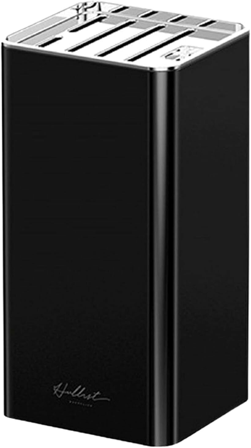 バリエーションコード : 2bj1132nc8商品コード2bj11813tr商品名包丁スタンド 包丁立て ナイフスタンド 包丁差し 包丁ホルダー 包丁収納 キッチン用品 サビない スタイリッシュ 衛生的 丸洗い おしゃれブランドHappy monoカラーブラック「サビに強くおしゃれでスタイリッシュな包丁ケースが欲しい。」日頃から使う包丁やキッチンバサミ、散乱して邪魔になってませんか？収納ケースはあるけどステンレス製なのにサビてしまった・・、いっぱい入るけどかさばって邪魔になる・・、収納部が洗えなくてカビが生えてそう・・「Pinot1：金属じゃないからサビない。丈夫なPET素材を採用」水回りで使用してもサビなる心配が無いPET素材を採用。＊ステンレスはサビにくいですが、環境によってサビてしまいます。「Pinot2：スタイリッシュで実用的な方形状」スペースの少ないキッチンでも置ける、置き場所を選ばないスタイリッシュな包丁ケース。「Pinot3：まるごと洗えて清潔に保てる。」蓋は簡単に取り外せていつでも水洗い可能。隅々まで洗えてサビやカビの発生を防げます。「Pinot4：コンパクトなのに大容量収納」スマートな見た目にも関わらず、包丁5本＆キッチンバサミが収納可能。「Point5：使っていてズレない滑り止め」付属のシリコン製滑り止めを4つ付けることで、簡単にズレることはありません。「製品仕様」サイズ：高さ23.5cmx縦12.0cmx横11.0cm、重量：約400g、カラー：ブラック・ホワイト・ダークグリーン、材質：「本体」PET 「フタ」ABS+メッキ処理 「滑り止め」シリコン、収納本数：包丁5本前後、キッチンバサミ1本 ＊刃先サイズ、柄の太さにより異なります。※ 他ネットショップでも併売しているため、ご注文後に在庫切れとなる場合があります。予めご了承ください。※ 品薄または希少等の理由により、参考価格よりも高い価格で販売されている場合があります。ご注文の際には必ず販売価格をご確認ください。※ 沖縄県、離島または一部地域の場合、別途送料の負担をお願いする場合があります。予めご了承ください。※ お使いのモニタにより写真の色が実際の商品の色と異なる場合や、イメージに差異が生じることがあります。予めご了承ください。※ 商品の詳細（カラー・数量・サイズ 等）については、ページ内の商品説明をご確認のうえ、ご注文ください。※ モバイル版・スマホ版ページでは、お使いの端末によっては一部の情報が表示されないことがあります。すべての記載情報をご確認するには、PC版ページをご覧ください。