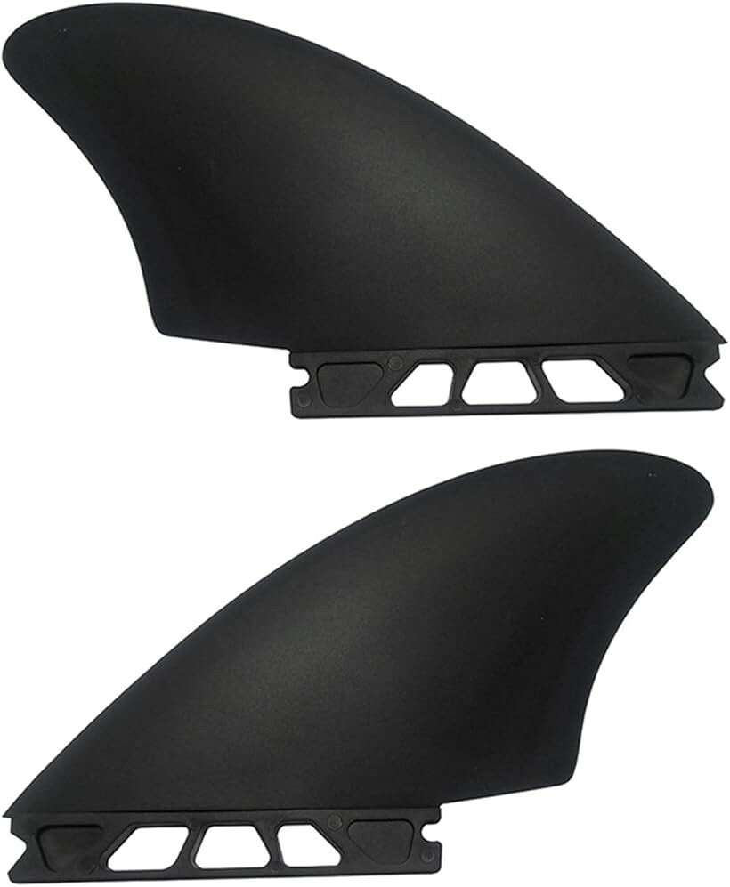 バリエーションコード : 2bjfnl01n8商品コード2bjfnnfxst商品名FUTURE 対応 サーフボード用 ツインフィン K2 TWIN KEEL グラスファイバー ショートボード ミッドレングス 汎用 2枚 セットブランドKrovatカラーブラックvFUTURE対応の2フィンセット。グラスファイバー強化PVCにより、高い強度と耐摩耗性を備えており、長寿命で優れた性能を発揮します。vシンプルなデザインによりボードの景観を損ねません。サーフボード、パドルボード、ショートボード、ロングボードにフィットします。vフィンのユニークなデザインにより、方向性および安定性を高めることが可能です。v材質：グラスファイバー、PVCv数量：2枚セット※ 他ネットショップでも併売しているため、ご注文後に在庫切れとなる場合があります。予めご了承ください。※ 品薄または希少等の理由により、参考価格よりも高い価格で販売されている場合があります。ご注文の際には必ず販売価格をご確認ください。※ 沖縄県、離島または一部地域の場合、別途送料の負担をお願いする場合があります。予めご了承ください。※ お使いのモニタにより写真の色が実際の商品の色と異なる場合や、イメージに差異が生じることがあります。予めご了承ください。※ 商品の詳細（カラー・数量・サイズ 等）については、ページ内の商品説明をご確認のうえ、ご注文ください。※ モバイル版・スマホ版ページでは、お使いの端末によっては一部の情報が表示されないことがあります。すべての記載情報をご確認するには、PC版ページをご覧ください。FCS2対応の2フィンセット。グラスファイバー強化PVCにより、高い強度と耐摩耗性を備えており、長寿命で優れた性能を発揮します。シンプルなデザインによりボードの景観を損ねません。サーフボード、パドルボード、ショートボード、ロングボードにフィットします。フィンのユニークなデザインにより、方向性および安定性を高めることが可能です。材質：グラスファイバー、PVC 数量：2枚セットグラスファイバー強化PVCにより、高い強度を持ち、長期間の使用が可能です。耐摩耗性を備えており、長寿命で優れた性能を発揮します。「ご使用時のご注意」本製品にはガラス繊維素材を使用しています。素材の特性上、表面に微細なガラス繊維の先端が露出している場合がございます。ケガや違和感を防ぐため、表示の有無にかかわらず、素手で直接触れないようご注意ください。万が一、ガラス繊維が皮膚に刺さり、痛みや違和感が続く場合は、速やかに医療機関の診察・処置を受けてください。