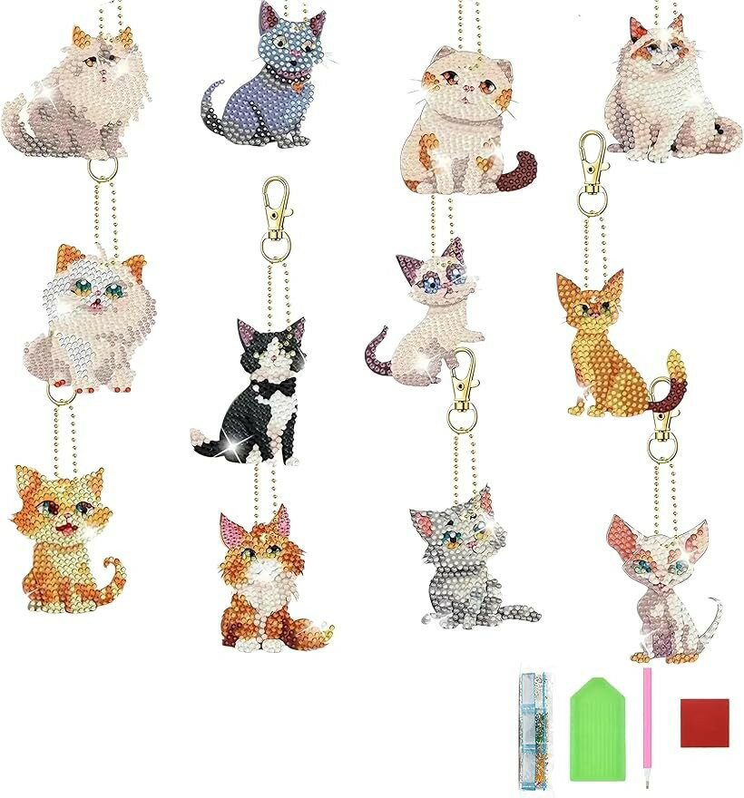 バリエーションコード : 2buklnu39v商品コード2b9p2q08wg商品名ダイヤモンドアート ビーズアート キーホルダー キット DIY 初心者 5Dダイヤモンド 猫ブランドEast Leafカラー猫サイズ等12個入「輝くダイヤモンドアートキーホルダー」 East Leafがお届けするダイヤモンドアートは、初心者からどなたでも気軽に楽しめます。アートと手芸の楽しみを兼ね備え、完成した作品はダイヤモンドのように輝くモザイク画に仕上がり、達成感を味わえます。「手軽なサイズ感で楽しむ」 ダイヤモンドアートにはストレス軽減、感情調整、自信と忍耐力の向上に。親子で楽しむもよし、年齢や性別を問わず、気軽に楽しめるキーホルダーのサイズ感は、初心者やお試しで挑戦したい方にも最適です。「一式揃ってすぐに作成可能」 番号に対応するダイヤモンドをトレイに注ぎ、土台のフィルムをはがし、番号に合わせてダイヤモンドを貼り付けるだけで、かわいいキーホルダーが完成します。すぐに始めることができる道具も一式揃っています。East Leafのダイヤモンドアートキーホルダーはビーズ数を30％増量しており、ダイヤモンドビーズの不足を心配せずに済みます。「自分だけのオリジナルキーホルダーに」 完成したダイヤモンドアートはキーホルダーとして使える付属パーツ付き。カバンやバッグを華やかに彩るだけでなく心のこもったプレゼントにもぴったりです。「仕様」 セット内容:下絵プレートX12、キーホルダーパーツX12、ダイヤモンド、グルーX1、 ビーズトレイX1、 ダイヤモンドペンX1※ 他ネットショップでも併売しているため、ご注文後に在庫切れとなる場合があります。予めご了承ください。※ 品薄または希少等の理由により、参考価格よりも高い価格で販売されている場合があります。ご注文の際には必ず販売価格をご確認ください。※ 沖縄県、離島または一部地域の場合、別途送料の負担をお願いする場合があります。予めご了承ください。※ お使いのモニタにより写真の色が実際の商品の色と異なる場合や、イメージに差異が生じることがあります。予めご了承ください。※ 商品の詳細（カラー・数量・サイズ 等）については、ページ内の商品説明をご確認のうえ、ご注文ください。※ モバイル版・スマホ版ページでは、お使いの端末によっては一部の情報が表示されないことがあります。すべての記載情報をご確認するには、PC版ページをご覧ください。