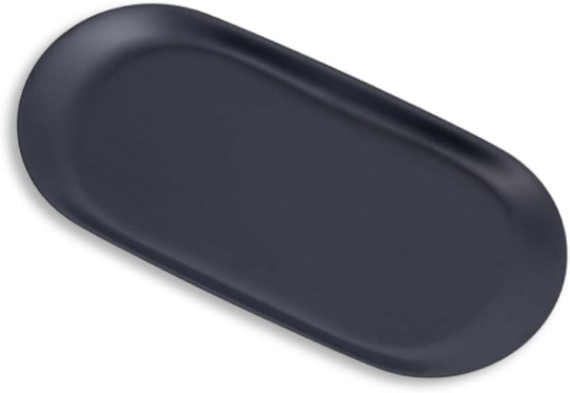 バリエーションコード : 2b9gotvhnn商品コード2b9go5copg商品名キャッシュトレイ ステンレストレー コイントレー 小物 ペン 金属 会計皿 おしぼり置き 釣り銭 楕円形ブランドNeutral Zenithカラーブラックサイズ等画像参照「高級感のあるキャッシュトレイ」ステンレス製で光沢感があり、シンプルで洗練されたデザインが特徴のキャッシュトレイです。どんなインテリアにも馴染みやすく、店舗やオフィスのカウンターに置いてもおしゃれなアクセントになります。「優れた耐久性」ステンレスは非常に耐久性が高く、日常的に使っても長持ちします。サビや腐食にも強いため、安定した品質を長期間保てます。また、表面が滑らかで汚れが付きにくく、簡単に拭き取ることができます。食品や紙幣、硬貨などを扱う場合でも、衛生面で安心です。「耐熱性があり温度変化に強い」ステンレスは高温にも強いため、熱いおしぼりを置いても変形や変色することがありません。温度変化に強いので、屋内外問わず使用できます。「スリムで省スペース」コンパクトなデザインのため、限られたスペースにも置きやすいです。使わないときも邪魔にならず、すっきりと収納できます。「商品詳細」サイズ：18cmx8.5cm/厚さ1mm　重量：112g　カラー：シルバー / ゴールド / ブラック※ 他ネットショップでも併売しているため、ご注文後に在庫切れとなる場合があります。予めご了承ください。※ 品薄または希少等の理由により、参考価格よりも高い価格で販売されている場合があります。ご注文の際には必ず販売価格をご確認ください。※ 沖縄県、離島または一部地域の場合、別途送料の負担をお願いする場合があります。予めご了承ください。※ お使いのモニタにより写真の色が実際の商品の色と異なる場合や、イメージに差異が生じることがあります。予めご了承ください。※ 商品の詳細（カラー・数量・サイズ 等）については、ページ内の商品説明をご確認のうえ、ご注文ください。※ モバイル版・スマホ版ページでは、お使いの端末によっては一部の情報が表示されないことがあります。すべての記載情報をご確認するには、PC版ページをご覧ください。