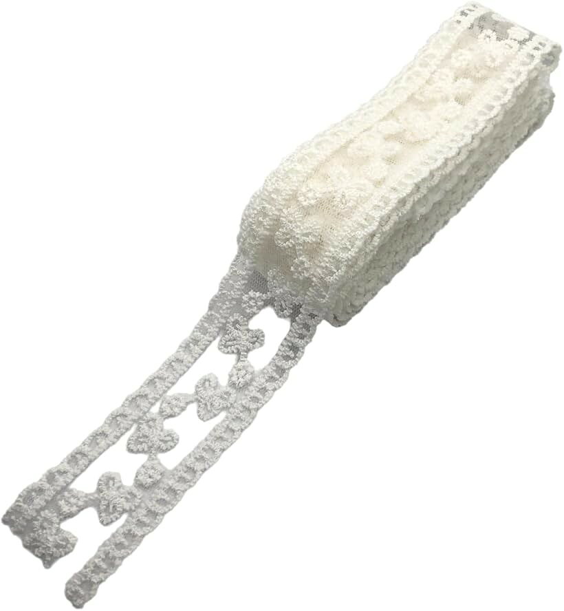バリエーションコード : 2bu680lwdv商品コード2bu68lg689商品名レースリボン 幅4.2cm 長さ4.5m チロリアンテープ 手芸 レース DIY 装飾 ハンドメイドブランドKAZARI日和カラーパターン(2)チロリアンテープデザイン：クラシカルで美しいレース模様が特徴。手芸作品やハンドメイドアクセサリーにぴったり。幅4.2cmx長さ4.5mでたっぷり使用可能：必要な長さにカットでき、洋服やバッグ、インテリアの装飾にも自由に活用できます。柔らかく扱いやすい素材：しなやかで簡単にカット・縫い付け可能。初心者からプロまで幅広く使えます。結婚式やギフトラッピングに最適：優雅なレースが特別な贈り物を華やかに演出し、印象的なラッピングが可能。DIY・ハンドメイドのアクセントに：カチューシャやブレスレットなど、手作りアクセサリーにも使えてアレンジは自由自在。※ 他ネットショップでも併売しているため、ご注文後に在庫切れとなる場合があります。予めご了承ください。※ 品薄または希少等の理由により、参考価格よりも高い価格で販売されている場合があります。ご注文の際には必ず販売価格をご確認ください。※ 沖縄県、離島または一部地域の場合、別途送料の負担をお願いする場合があります。予めご了承ください。※ お使いのモニタにより写真の色が実際の商品の色と異なる場合や、イメージに差異が生じることがあります。予めご了承ください。※ 商品の詳細（カラー・数量・サイズ 等）については、ページ内の商品説明をご確認のうえ、ご注文ください。※ モバイル版・スマホ版ページでは、お使いの端末によっては一部の情報が表示されないことがあります。すべての記載情報をご確認するには、PC版ページをご覧ください。「KAZARI日和 レースリボン」は、幅4.2cm、長さ4.5mのチロリアンテープデザインが魅力のレースリボンです。繊細なレース模様が美しく、手芸やハンドメイド作品に華やかさをプラス。布製品の縁取りやリボン結び、アクセサリー制作にも最適です。柔らかな素材で扱いやすく、簡単にカットして使用できるので、初心者の方にもおすすめ。バッグや洋服、インテリアの装飾にも使える多用途アイテムです。クラシカルな雰囲気を演出し、特別な作品をさらにおしゃれに仕上げられます。結婚式やギフトラッピングにもぴったりの、優雅で上品なレースリボンをお楽しみください。