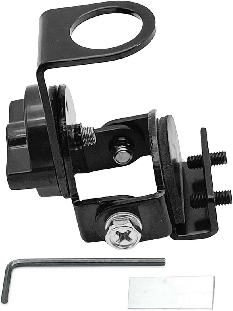 バリエーションコード : 2bu94x4uvh商品コード2b9fon3w61商品名MONOSTORE モービル 基台 車 ベランダ ベース アクセサリー アンテナ トランク ゲート 無線 車載 バルコニー 小型 マウント ブラック 黒ブランドMONOSTORE「簡単設置」MONOSTOREの小型モービル基台は、車やベランダに簡単に取り付けることができます。特別な工具は不要で、初心者でもすぐに設置可能です。これにより、時間を節約し、すぐに無線通信を楽しむことができます。「高い安定性」この基台は、強力な固定力を持ち、車のトランクベースやゲート、ベランダなどにしっかりと固定されます。これにより、走行中や風の強い日でもアンテナが安定し、クリアな通信が可能です。「多用途対応」車載用アクセサリーとしてだけでなく、バルコニーやベランダにも対応するため、家庭でも無線通信を楽しむことができます。これにより、外出先でも自宅でも一貫した通信環境を提供します。「コンパクトデザイン」小型で軽量な設計により、持ち運びが簡単で、スペースを取らずに設置できます。これにより、車内やベランダのスペースを有効に活用できます。「耐久性抜群」高品質な素材を使用しており、長期間の使用にも耐える耐久性を持っています。これにより、頻繁な交換やメンテナンスの手間を省き、コストを削減できます。※ 他ネットショップでも併売しているため、ご注文後に在庫切れとなる場合があります。予めご了承ください。※ 品薄または希少等の理由により、参考価格よりも高い価格で販売されている場合があります。ご注文の際には必ず販売価格をご確認ください。※ 沖縄県、離島または一部地域の場合、別途送料の負担をお願いする場合があります。予めご了承ください。※ お使いのモニタにより写真の色が実際の商品の色と異なる場合や、イメージに差異が生じることがあります。予めご了承ください。※ 商品の詳細（カラー・数量・サイズ 等）については、ページ内の商品説明をご確認のうえ、ご注文ください。※ モバイル版・スマホ版ページでは、お使いの端末によっては一部の情報が表示されないことがあります。すべての記載情報をご確認するには、PC版ページをご覧ください。「簡単設置」MONOSTOREの小型モービル基台は、車やベランダに簡単に取り付けることができます。特別な工具は不要で、初心者でもすぐに設置可能です。これにより、時間を節約し、すぐに無線通信を楽しむことができます。