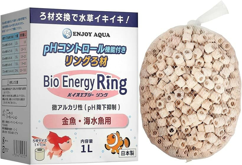 バリエーションコード : 2bujj38xc3商品コード2bujj0nsvg商品名pHコントロール機能付き リングろ材 バイオエナジーリング 多孔質 セラミック ろ過材 ネット付属 日本製ブランドENJOY AQUAカラー白 微アルカリ性(金魚・海水魚用)サイズ等1L （サイズ1cmx1cm）魚ごとに「好きな水」があるって知ってましたか？ 水の性質が合わないと魚にストレスがかかってしまいます。pHが合っていないとストレスや病気のリスクになり、 pHが合っていると魚は元気に泳ぎ、エサもよく食べます。バイオエナジーリングが最適な水質に近づけます。金魚・錦鯉・メダカ・グッピー・海水魚向けは微アルカリ性のろ過材、 水草・ネオンテトラなどの小型カラシン・レッドビーシュリンプなどは微酸性のろ過材をお選びください。バイオエナジーリングの3つの特徴 (1) 多孔質構造でバクテリアが定着。目に見えない穴にバクテリアがたくさん住みつきます。広い表面積でろ過パワーを発揮、 形にも意味がある。リング構造で効率アップ。➁ pH調整機能を備えたセラミック製でお手入れしやすく耐久性も高いろ過材です。➂ 扱いやすいサイズ＋ネット付属。小さすぎず大きすぎない、ちょうどいいサイズ。ほとんどのフィルターに適合するサイズ（1cmx1cm） 適合フィルター：上部フィルター・外部フィルター・オーバーフロー外部ろ過槽 水洗いしないでフィルターに入れてください。目安の使用量（60cm水槽・水量55Lに対し、ろ材1Lが基本です） 30cm水槽（約22L）の場合、使用量は0.5L、45cm水槽（約30L）の場合、使用量は0.5～1L 60cm水槽（約55L）の場合、使用量は0.5～2.0L、90cm水槽（約155L）の場合、使用量は1.5～6.0L 120cm水槽（約204L）の場合、使用量は2.5～10.0Lになります。魚の数、フィルターのサイズで調整してください。お子様の手の届かないところへ保管して下さい。本品は観賞魚用品です。目的以外の用途では使用しないでください。製品の仕様上、破損したものが含まれる場合がございます。予めご了承ください。微酸性の水質を好む魚に微アルカリ性商品を使用したり、 微アルカリ性の水質を好む魚に微酸性の商品を使用することはやめてください。pHコントロール機能は1年～1年半を経過すると徐々に低下します。1年を目安に半分ずつ交換してください。（全交換は推奨しません。） 成分：セラミック 日本製※ 他ネットショップでも併売しているため、ご注文後に在庫切れとなる場合があります。予めご了承ください。※ 品薄または希少等の理由により、参考価格よりも高い価格で販売されている場合があります。ご注文の際には必ず販売価格をご確認ください。※ 沖縄県、離島または一部地域の場合、別途送料の負担をお願いする場合があります。予めご了承ください。※ お使いのモニタにより写真の色が実際の商品の色と異なる場合や、イメージに差異が生じることがあります。予めご了承ください。※ 商品の詳細（カラー・数量・サイズ 等）については、ページ内の商品説明をご確認のうえ、ご注文ください。※ モバイル版・スマホ版ページでは、お使いの端末によっては一部の情報が表示されないことがあります。すべての記載情報をご確認するには、PC版ページをご覧ください。おすすめ特集 今すぐチェック！ 注目商品！ ［ENJOY AQUA］ 魚イキイキ きれいな水に！ 高濃度バクテリア バイオエナジー 淡水用 硝化菌 バクテリア 日本製 金魚 メダカ 熱帯魚 淡水魚 水草 (淡水用 500㎖) 注目商品！ ［ENJOY AQUA］ 水草水槽にも使える コケ抑制剤 クリスタルクリア 淡水用 日本製 コケ予防 コケ防止 注目商品！ ENJOY AQUA 水の透明感が変わる 殺菌灯 水槽 アクアリウム タイマー 淡水 海水 注目商品！ ［ENJOY AQUA］ 水質検査 アクアリウム 6in1 淡水用 100回分 説明書付き 金魚 メダカ 熱帯魚 ph 亜硝酸塩 炭酸塩 総硬度 硝酸塩 塩素