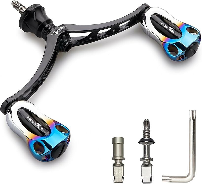 バリエーションコード : 2b98j6f3j5商品コード2b98j8jrhy商品名98mm リール ハンドル 22mm ノブ 搭載 シマノ ダイワ 通用 スピニングリール用 Aurora Series ブラック - 焼き色 847ブランドHEIGHTENカラーブラック - 焼き色「特徴」98mmアルミ合金ハンドル 全体的に軽量、22mm直径軽量ノブ搭載、指先接触面に合わせる設計。「サイズ」ハンドル軸心距離98mm、ノブ直径22mm 「総重」43g(シマノ用)/37.5g(ダイワ用)「素材」70シリーズ航空アルミ合金。「リールハンドル付属」SHIMANO ソケット 1個、DAIWA ソケット 1個、レンチ1個。「適応機種」SHIMANO、DAIWAのねじ込み式スピニングリールハンドルの交換に適用。※ 他ネットショップでも併売しているため、ご注文後に在庫切れとなる場合があります。予めご了承ください。※ 品薄または希少等の理由により、参考価格よりも高い価格で販売されている場合があります。ご注文の際には必ず販売価格をご確認ください。※ 沖縄県、離島または一部地域の場合、別途送料の負担をお願いする場合があります。予めご了承ください。※ お使いのモニタにより写真の色が実際の商品の色と異なる場合や、イメージに差異が生じることがあります。予めご了承ください。※ 商品の詳細（カラー・数量・サイズ 等）については、ページ内の商品説明をご確認のうえ、ご注文ください。※ モバイル版・スマホ版ページでは、お使いの端末によっては一部の情報が表示されないことがあります。すべての記載情報をご確認するには、PC版ページをご覧ください。