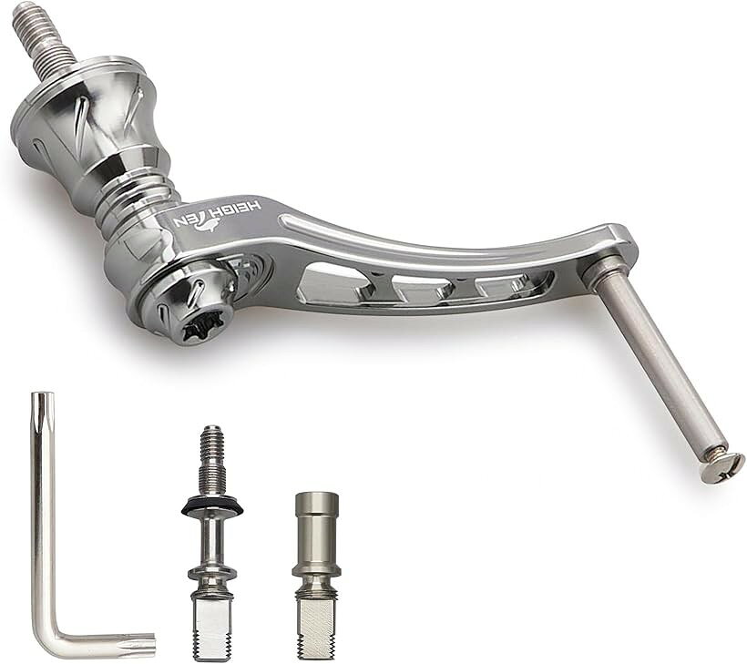 バリエーションコード : 2b98row90c商品コード2b98rx3dt6商品名リール ハンドル ノブ無し シマノ SHIMANO ダイワ DAIWA 通用 スピニングリール 用 Arch SeriesブランドHEIGHTENカラーガンメタルサイズ等45-50mm可変「特徴」45-50mm軸芯距離可変ハンドル、新型センターナット設計、スカートDIY可能(別販売)、ソケット高さ調整可能。「サイズ」ハンドル軸心距離45-50mm可変 「総重」17g(ダイワ用) / 21g(シマノ用) 「素材」70シリーズ航空アルミ。「リールハンドル付属」(ノブなし) 、SHIMANO ソケット1個、DAIWA ソケット1個、SHIMANO純正ハンドルノブ装着用ブッシング1個、レンチ1個、ワッシャー5個。「適応機種」SHIMANO、DAIWA通用。SHIMANO、DAIWAのスピニングリールハンドルに適用。※ 他ネットショップでも併売しているため、ご注文後に在庫切れとなる場合があります。予めご了承ください。※ 品薄または希少等の理由により、参考価格よりも高い価格で販売されている場合があります。ご注文の際には必ず販売価格をご確認ください。※ 沖縄県、離島または一部地域の場合、別途送料の負担をお願いする場合があります。予めご了承ください。※ お使いのモニタにより写真の色が実際の商品の色と異なる場合や、イメージに差異が生じることがあります。予めご了承ください。※ 商品の詳細（カラー・数量・サイズ 等）については、ページ内の商品説明をご確認のうえ、ご注文ください。※ モバイル版・スマホ版ページでは、お使いの端末によっては一部の情報が表示されないことがあります。すべての記載情報をご確認するには、PC版ページをご覧ください。
