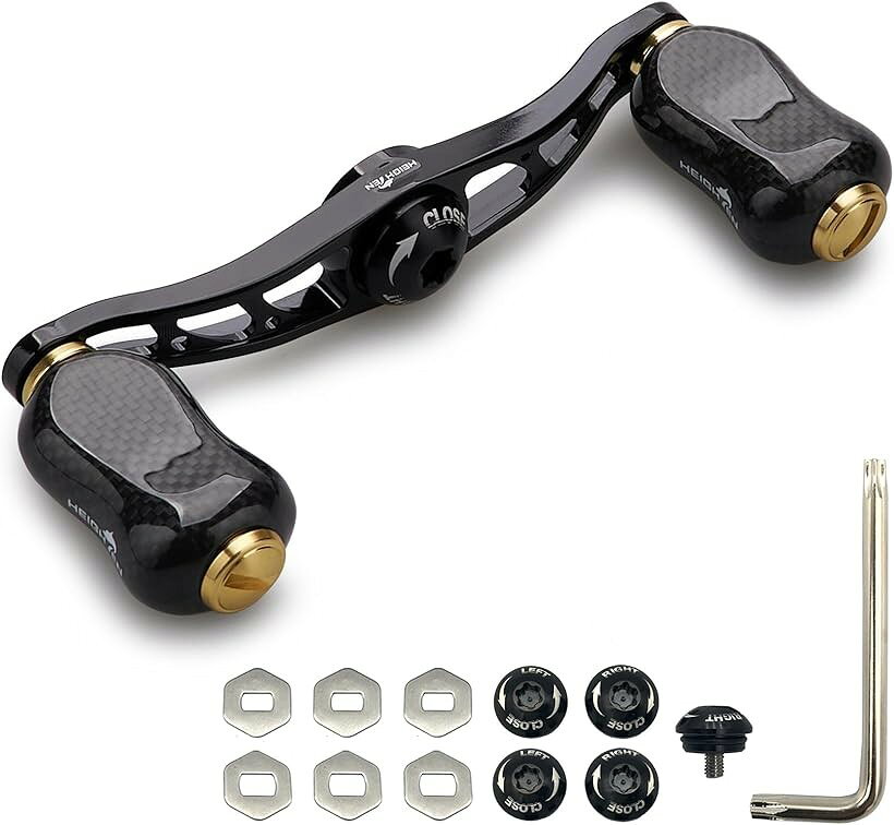 バリエーションコード : 2b9n95jnkw商品コード2b929nqd4n商品名88mm リール ハンドル 21mm カーボンノブ搭載 シマノ SHIMANO ダイワ DAIWA アブ Abu 通用 ベイトリール 用 Arch Gourd Series カーボン製ノブ ブラック＆ゴールド 916ブランドHEIGHTENカラーブラック＆ゴールド「特徴」軸芯距離88mmアルミニウムハンドル。21mmカーボンノブ、指先接触面に合わせる設計、力入りやすい、握る感抜群、握る感アップ。「サイズ」ハンドル軸心距離88mm、ノブ直径21mm 「総重」31g「素材」70航空アルミ、1.5Kカーボン。「リールハンドル付属」4x7mmセンターナット2個、5x8mmセンターナット2個、DAIWA STEEZセンターナット1個、6角ワッシャー 6個(取付部4x7mm、5x8mm)、レンチ1個。「適応機種」取付部4x7mm、5x8mmのDAIWA， SHIMANO， ABU GARCIAのベイトリールに適用。※ 他ネットショップでも併売しているため、ご注文後に在庫切れとなる場合があります。予めご了承ください。※ 品薄または希少等の理由により、参考価格よりも高い価格で販売されている場合があります。ご注文の際には必ず販売価格をご確認ください。※ 沖縄県、離島または一部地域の場合、別途送料の負担をお願いする場合があります。予めご了承ください。※ お使いのモニタにより写真の色が実際の商品の色と異なる場合や、イメージに差異が生じることがあります。予めご了承ください。※ 商品の詳細（カラー・数量・サイズ 等）については、ページ内の商品説明をご確認のうえ、ご注文ください。※ モバイル版・スマホ版ページでは、お使いの端末によっては一部の情報が表示されないことがあります。すべての記載情報をご確認するには、PC版ページをご覧ください。
