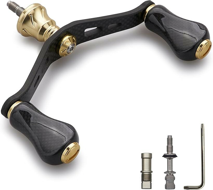 バリエーションコード : 2bj21ju86j商品コード2b9n9i92tk商品名90mm リール ハンドル カーボン ノブ 搭載 シマノ ダイワ 通用 1.5K カーボン製 ハンドル スピニングリール用 Gourd Series 1064ブランドHEIGHTENカラー20mmノブ搭載 - ゴールド「特徴」1.5K炭素布のハンドル、カーボン製ノブ搭載20mm/21mm(幅)x15mm(厚)、全体的に軽量。「サイズ」ハンドル軸心距離90mm、ノブ20mm/21mm(幅)x15mm(厚) 「総重」29g(シマノ用)/25g/(ダイワ用)「素材」1.5K炭素布のカーボン。「リールハンドル付属」SHIMANO ソケット 1個、DAIWA ソケット 1個、レンチ1個。「適応機種」SHIMANO、DAIWAのねじ込み式スピニングリールハンドルの交換に適用。※ 他ネットショップでも併売しているため、ご注文後に在庫切れとなる場合があります。予めご了承ください。※ 品薄または希少等の理由により、参考価格よりも高い価格で販売されている場合があります。ご注文の際には必ず販売価格をご確認ください。※ 沖縄県、離島または一部地域の場合、別途送料の負担をお願いする場合があります。予めご了承ください。※ お使いのモニタにより写真の色が実際の商品の色と異なる場合や、イメージに差異が生じることがあります。予めご了承ください。※ 商品の詳細（カラー・数量・サイズ 等）については、ページ内の商品説明をご確認のうえ、ご注文ください。※ モバイル版・スマホ版ページでは、お使いの端末によっては一部の情報が表示されないことがあります。すべての記載情報をご確認するには、PC版ページをご覧ください。