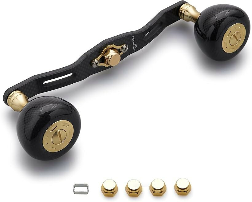 バリエーションコード : 2buqph18kv商品コード2brhlh43jp商品名130mm リール ハンドル 36mm カーボンノブ搭載 シマノ SHIMANO ダイワ DAIWA アブ Abu 通用 ベイトリール 用 Carbon Arch SeriesブランドHEIGHTENカラーゴールド - カーボン製ハンドル「特徴」軸芯距離130mm航空アルミ/カーボンハンドル。直径36mmの東レカーボン製ノブ、冷たくない、滑らない、力入りやすい、握る感アップ。「サイズ」ハンドル軸心距離130mm、ノブ直径36mm 「カーボンハンドル総重」39g「航空アルミハンドル総重」44.5g「素材」70航空アルミ、東レ1.0Kカーボン。「航空アルミハンドル付属」4x7mmセンターナット2個、5x8mmセンターナット2個、DAIWA STEEZセンターナット1個、6角ワッシャー 6個(取付部4x7mm、5x8mm)、レンチ1個。「カーボンハンドル付属」4x7mmセンターナット2個、5x8mmセンターナット2個、転換スリープ1個。「適応機種」取付部4x7mm、5x8mmのDAIWA， SHIMANO， ABU GARCIAのベイトリールに適用。※ 他ネットショップでも併売しているため、ご注文後に在庫切れとなる場合があります。予めご了承ください。※ 品薄または希少等の理由により、参考価格よりも高い価格で販売されている場合があります。ご注文の際には必ず販売価格をご確認ください。※ 沖縄県、離島または一部地域の場合、別途送料の負担をお願いする場合があります。予めご了承ください。※ お使いのモニタにより写真の色が実際の商品の色と異なる場合や、イメージに差異が生じることがあります。予めご了承ください。※ 商品の詳細（カラー・数量・サイズ 等）については、ページ内の商品説明をご確認のうえ、ご注文ください。※ モバイル版・スマホ版ページでは、お使いの端末によっては一部の情報が表示されないことがあります。すべての記載情報をご確認するには、PC版ページをご覧ください。