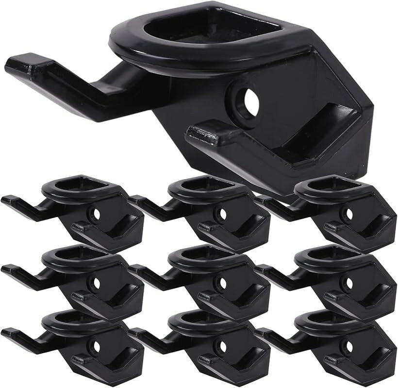 バリエーションコード : 2b91rsghc1商品コード2b91rc831s商品名帽子掛け 帽子 ハンガー キャップハンガー 壁掛け フック 壁掛け式 帽子収納 キャップラック 10個 ブラックブランドルボナリエカラーブラックスペースの有効活用に便利な帽子掛けフック10個セットです。複数の帽子を一箇所にまとめて整頓できるため、お部屋がすっきりします。壁にしっかりと固定でき、帽子の見せる収納を実現することができます。両面テープやネジで簡単に取り付けられますので、届いてすぐにご使用することができます。素材にプラスチックを利用しており、劣化も少なく長くご利用いただくことができます。ブラックのシンプルでスタイリッシュなデザインは、お部屋のインテリアにもマッチし、お気に入りの帽子をディスプレイすることで、気分も爆上がりです。帽子だけでなく、バッグやスカーフ、アクセサリーなども掛けられるため、さまざまなアイテムを一箇所にディスプレイできるため、より魅力ある見せる収納を行うことが可能となります。※ 他ネットショップでも併売しているため、ご注文後に在庫切れとなる場合があります。予めご了承ください。※ 品薄または希少等の理由により、参考価格よりも高い価格で販売されている場合があります。ご注文の際には必ず販売価格をご確認ください。※ 沖縄県、離島または一部地域の場合、別途送料の負担をお願いする場合があります。予めご了承ください。※ お使いのモニタにより写真の色が実際の商品の色と異なる場合や、イメージに差異が生じることがあります。予めご了承ください。※ 商品の詳細（カラー・数量・サイズ 等）については、ページ内の商品説明をご確認のうえ、ご注文ください。※ モバイル版・スマホ版ページでは、お使いの端末によっては一部の情報が表示されないことがあります。すべての記載情報をご確認するには、PC版ページをご覧ください。サイズ(約): 3 x 5 x 3.6cmカラー: ブラックセット数: 10個＊モニターの環境により、色の見え方に若干差が生じる場合があります。