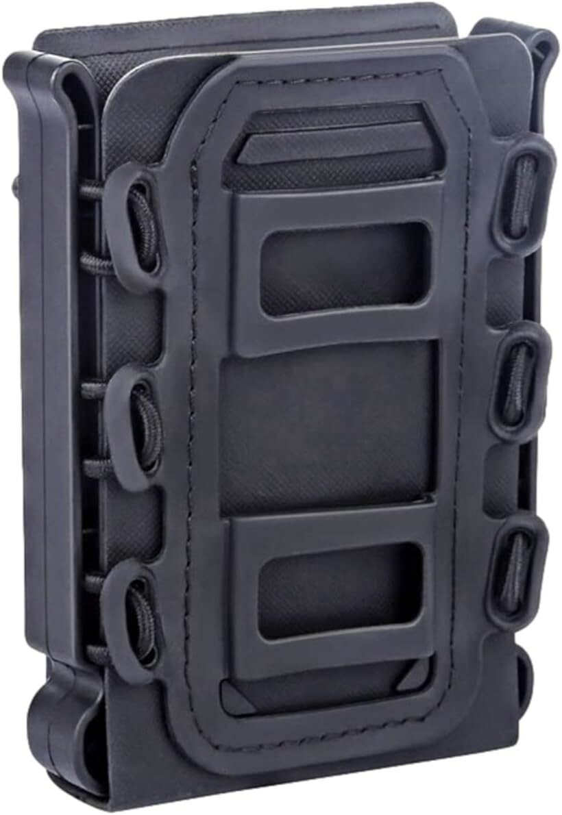 バリエーションコード : 2brx9dt2s4商品コード2brx9sj3rf商品名MOLLE対応 ソフトシェル マガジンポーチ オープントップ ライフル SMG用 マグポーチ サバゲー タクティカルブランドルボナリエカラーブラック 1個 LMOLLE対応で、チェストリグ前面・脇・腰回りなど、取り出しやすい位置へ配置できるマガジンポーチです。予備マガジンの定位置が決まることで、ゲーム中に探す時間が減り、装備の導線を整えることが可能です。オープントップで、フタ操作が不要なので、リロード時の手順が増えにくく、グローブ着用時でも操作性を損ないません。ソフトシェルですので、撃ち切り後の差し替えや、ゲームの合間の整理で、差し戻しのストレスを感じにくく、テンポを重視する方にピッタリです。揺れを抑えやすく、しっかりホールドできますので、移動が多いフィールドでも簡単に扱扱うことができます。2サイズにてご用意しておりますので、装備に合わせて、厚みやボリュームを調整しやすく、ご用途に合わせてお選びいただくことができます。1個、2個セット、3個セットの3タイプにてご用意しておりますので、まずは単品で試す、左右に同型配置する、前面をまとめて統一するなど、目的に合わせてお選びいただくことができます。ブラック、グリーン、サンドの3カラーからお選びいただけますので、迷彩装備にも単色装備にも合わせやすく、プレキャリやチェストハーネスと組み合わせた際の統一感を作り出すことが可能です。サイズ(約): L 9 x 12 x 4.2cm、S 6 x 10 x 4.2cm※ 他ネットショップでも併売しているため、ご注文後に在庫切れとなる場合があります。予めご了承ください。※ 品薄または希少等の理由により、参考価格よりも高い価格で販売されている場合があります。ご注文の際には必ず販売価格をご確認ください。※ 沖縄県、離島または一部地域の場合、別途送料の負担をお願いする場合があります。予めご了承ください。※ お使いのモニタにより写真の色が実際の商品の色と異なる場合や、イメージに差異が生じることがあります。予めご了承ください。※ 商品の詳細（カラー・数量・サイズ 等）については、ページ内の商品説明をご確認のうえ、ご注文ください。※ モバイル版・スマホ版ページでは、お使いの端末によっては一部の情報が表示されないことがあります。すべての記載情報をご確認するには、PC版ページをご覧ください。重量(約): L 145g、S 82gカラー: ブラック、グリーン、カーキセット数: 1個、2個、3個＊モニターの環境により、色の見え方に若干差が生じる場合があります。