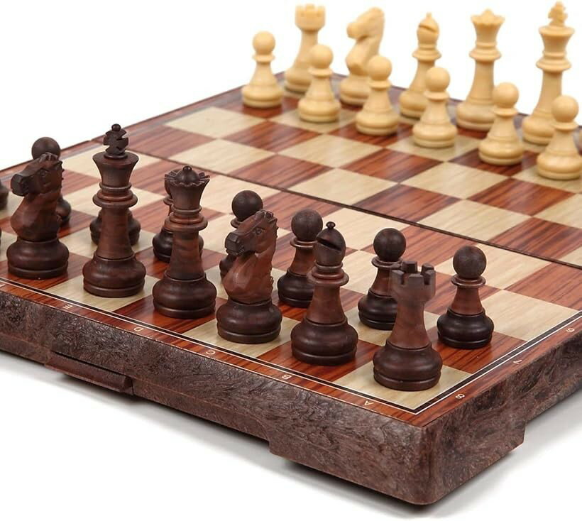 Chess - チェス マグネット 木目調 アンティーク ボードを折りたたむと収納可能 日本語説明書付き 木製風 クリスマス プレゼント ギフト 贈り物 トラベルサイズ (ブラウン, トラベルサイズ)