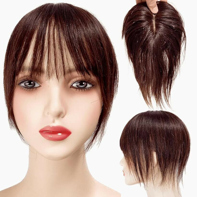 バリエーションコード : 2b4rs5n59r商品コード2b9dt4036s商品名部分ウィッグ かつら 女性 人毛100% ウィッグ レディース セミロング 医療用 つむじ 頭頂部 自然 医療用 ヘアピース トップピース トップカバー ウイッグ 人毛 カツラ 白髪カバーブランドルスブリラーレ (Luce brillare)カラーダークブラウン (20cm)「セット内容」(1)状態：新品未使用品。付属品：部分ウィッグ、日本語取扱説明書 (A. メンテナンス法、B. 髪の癖の取り方、C. 装着方法 D. おすすめのヘアケア食べ物、E. おすすめのサプリメント)「極自然なI型つむじ」(2)特徴：「艶髪美人ミディアム」はつむじや頭頂部周りの薄毛や生え際の白髪にお悩みの、ウィッグ、付け毛、カツラ初心者に最適の商品。植毛方法にもこだわり、二重構造＆引き抜き式を採用。高級人毛100％の為、ヘアアイロン、ヘアカット、シャンプーも使用可「商品詳細」 (3)サイズ：ストレート ショート フロント13cm トップ 23cm、バック 20cm、サイド 20cm　(4)重さ：約 32.0g　(5)カラー：ダークブラウン 栗色 (6)対象: レディース 女性 医療用 プレゼント 中高年 (7)用途: うぃっぐ ウィッグ かつら「空気透過性UP」(8)ベース: 強力固定ピンは3つで、より自然なつけ心地を再現致しました。地肌ソフトネットを用いている為、、あらゆる頭の形にフィットします。また地肌ソフトネットは空気透過性がとてもよく、快適、通気性、蒸し暑くない等の利点があります※ 他ネットショップでも併売しているため、ご注文後に在庫切れとなる場合があります。予めご了承ください。※ 品薄または希少等の理由により、参考価格よりも高い価格で販売されている場合があります。ご注文の際には必ず販売価格をご確認ください。※ 沖縄県、離島または一部地域の場合、別途送料の負担をお願いする場合があります。予めご了承ください。※ お使いのモニタにより写真の色が実際の商品の色と異なる場合や、イメージに差異が生じることがあります。予めご了承ください。※ 商品の詳細（カラー・数量・サイズ 等）については、ページ内の商品説明をご確認のうえ、ご注文ください。※ モバイル版・スマホ版ページでは、お使いの端末によっては一部の情報が表示されないことがあります。すべての記載情報をご確認するには、PC版ページをご覧ください。