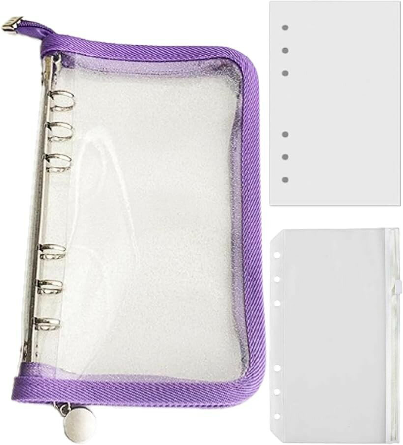 バリエーションコード : 2b2iyv22dc商品コード2b2iys5iph商品名システム手帳 ミニ6穴 B6 バインダー バイブルサイズ ソフトビニール ラメ入り 女の子 パープルブランドSAKIRABITOカラーパープル・名刺、付箋、シール、チケットなどを収納可能です。・システム手帳は透明なPVC素材を採用し、柔らかくて扱いやすいです。・仕事用、趣味用と部活用の記録ノートとして活躍できます。・また、クリアなので中身が見え安いし、自由に表紙を飾ることも出来る、お好みの手帳が作れます。・透明なデザインにキラキラとした装飾が加わり、よりスタイリッシュで美しく見えます。・6穴 リングバインダーで手軽に書類を挟んだり取り出したりします。・コンパクトなので、ビジネスシーンでもオフでも持ち歩け、軽くなく重すぎもないです。・バッグやカバンにも楽々収納きます。・レシート、切手、チケット、カードなど身の回りの小物収納用に、家計簿の管理用に、資金管理用に、切り抜きの保存に、スケジュール帳を充実するのも大活躍します。・ファスナー付きクリアポケット1枚と、無地のリフィル紙45枚がセットとなります。カバー：縦200mmx130mm※ 他ネットショップでも併売しているため、ご注文後に在庫切れとなる場合があります。予めご了承ください。※ 品薄または希少等の理由により、参考価格よりも高い価格で販売されている場合があります。ご注文の際には必ず販売価格をご確認ください。※ 沖縄県、離島または一部地域の場合、別途送料の負担をお願いする場合があります。予めご了承ください。※ お使いのモニタにより写真の色が実際の商品の色と異なる場合や、イメージに差異が生じることがあります。予めご了承ください。※ 商品の詳細（カラー・数量・サイズ 等）については、ページ内の商品説明をご確認のうえ、ご注文ください。※ モバイル版・スマホ版ページでは、お使いの端末によっては一部の情報が表示されないことがあります。すべての記載情報をご確認するには、PC版ページをご覧ください。