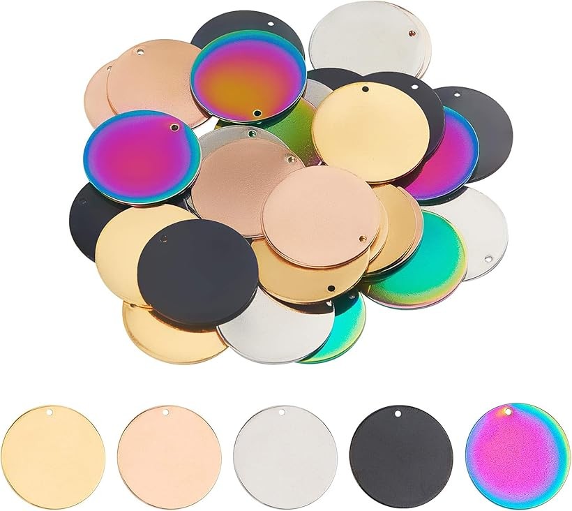 バリエーションコード : 2b6k0lukrr商品コード2b6wfl3h82商品名約30個 5色 25mm ネームタグ タグチャーム ブランクタグ フラットラウンド 円形 304ステンレス チャーム 打刻印可能 IDタグ プレート メタルチャーム 金属チャーム 迷子札 猫犬 首輪用 ブレスレットパーツ アクセサリーパーツ 手芸 DIY用品 穴径1.4mmブランドUNICRAFTALEカラー5色-約30枚サイズ等円形-25mm・「デザイン」：素敵な5色のブランクタグペンダントは30枚を含まれ、たくさんのデコレーションを作ることできます。5色のフラットラウンドの空白札ペンダントはDIYクラフトのさまざまなニーズに適しています。・「手作りやすい」：チェーンや鹿紐、革紐などと組み合わせて、いつでも自分のニーズに応じて、自由に組む合わせができます。簡単に綺麗なネックレス、ブレスレットなど装飾アクセサリーを作成できます。・「仕様＆サイズ」：チャーム：直径：25mm、厚さ：1mm、穴径：1.4mm、5色、6個/毎色、30個入り；材質:304ステンレススチール；想像力によりおしゃれなネックレスが作成しましょう。・「綺麗な金属アクセサリ」：この製品は高品質の304ステンレス鋼を作られ。一般的な合金製品と比較して、ステンレス鋼製品は色が明るく、光を照射できらきらとても綺麗で、錆びたり、変色したり、光沢を失うことはなく、長い時間続くでしょう。・「特別なプレゼント」自分の手で作られた刻印ペンダントネックレスは、バレンタイン、記念日、誕生日に、友人や愛する人への素敵な贈り物になることができ、とても意味深くユニークです。※ 他ネットショップでも併売しているため、ご注文後に在庫切れとなる場合があります。予めご了承ください。※ 品薄または希少等の理由により、参考価格よりも高い価格で販売されている場合があります。ご注文の際には必ず販売価格をご確認ください。※ 沖縄県、離島または一部地域の場合、別途送料の負担をお願いする場合があります。予めご了承ください。※ お使いのモニタにより写真の色が実際の商品の色と異なる場合や、イメージに差異が生じることがあります。予めご了承ください。※ 商品の詳細（カラー・数量・サイズ 等）については、ページ内の商品説明をご確認のうえ、ご注文ください。※ モバイル版・スマホ版ページでは、お使いの端末によっては一部の情報が表示されないことがあります。すべての記載情報をご確認するには、PC版ページをご覧ください。