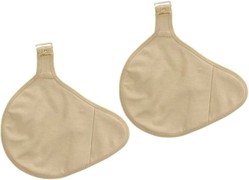 バリエーションコード : 2b4gyrh439商品コード2b4gydjh4r商品名乳癌パッド シリコンパッド ホック付き 専用カバー 2枚セット 人工乳房保護カバー 螺旋型右 LブランドMicopuella(ミコプエラ)カラーベージュサイズ等L乳がんパッドを毎日使いたいのに洗い替えのカバーがない、交換用のカバーが欲しい、という多くのお客さまの声にお応えして、専用カバーのみをご用意しました。取扱いの「＊＊型シリコンパッド、保護カバー、ブラパッド3点セット」専用のカバーです。こちらのページ商品はホック付きカバーです。(ホックなしカバーもお取り扱いございます） ホック付きはバストが落ちる心配がありません。毎日お使いいただく為に洗い替えに嬉しい2枚セット。　術後すぐは患部の保護の為にこちらのカバーに手芸わた等を入れてもお使いいただけます素材：綿95％、スパンデックス5％ 汗を吸収し蒸れにくい、肌触りのよいコットンを採用。対応サイズは画像をご覧下さい。＊ホックの向きはランダムです。＊カバーのみの販売です。(シリコンパッドは付属しておりません）お間違えのないようお願いいたします。シリコンパッドをカバーに入れ、お持ちのブラジャーのストラップホック部にひっかけるだけ。長い場合は折り畳んで縫うなど調節してください。＊ブラジャーによってはお使いいただけない場合がございます。必ずひっかける部分のご確認をお願いいたします。※ 他ネットショップでも併売しているため、ご注文後に在庫切れとなる場合があります。予めご了承ください。※ 品薄または希少等の理由により、参考価格よりも高い価格で販売されている場合があります。ご注文の際には必ず販売価格をご確認ください。※ 沖縄県、離島または一部地域の場合、別途送料の負担をお願いする場合があります。予めご了承ください。※ お使いのモニタにより写真の色が実際の商品の色と異なる場合や、イメージに差異が生じることがあります。予めご了承ください。※ 商品の詳細（カラー・数量・サイズ 等）については、ページ内の商品説明をご確認のうえ、ご注文ください。※ モバイル版・スマホ版ページでは、お使いの端末によっては一部の情報が表示されないことがあります。すべての記載情報をご確認するには、PC版ページをご覧ください。