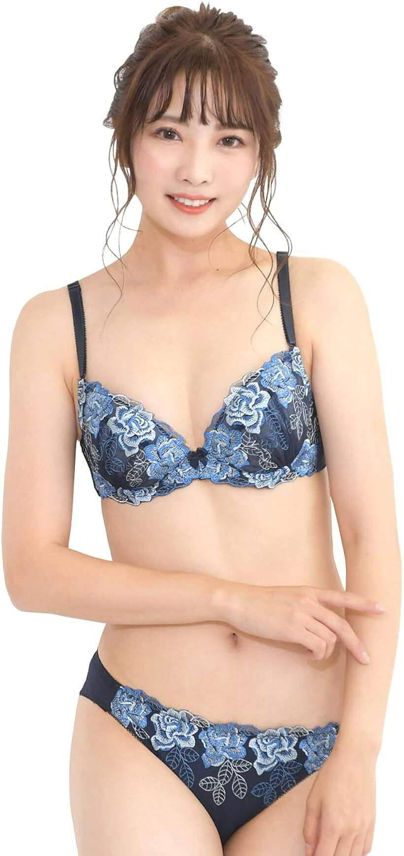 バリエーションコード : 2b4kx29ohu商品コード2b255nnjnu商品名Smile LaLa レディース ブラジャー ブラ ショーツ 上下セット ブラショーツセット ブラジャーショーツセット 女性 下着 花柄 刺繍 上品ブランドSmile lala(スマイル ララ)カラーネイビーサイズ等D75「内容」ブラジャー＆ショーツセット「カラー」ネイビー ブラック ホワイト　「サイズ」B65 B70 B75 C65 C70 C75 D65 D70 D75 D80 D85 E75 E80 E85 F75 F80 F85「特徴」ストラップ調整可能・取り外し可/パッドポケットあり/取り外しパッド付1cm/ワイヤーあり/サイドボーンあり/透け感・伸縮性・通気性あり/ショーツフルバック/2x3ホック「素材」ブラ：ポリエステル/ポリウレタン/その他　ショーツ：ポリエステル/ポリウレタン日本規格の海外製造品でございます。品質はMade in Japanと比較しても遜色はございません。クオリティの高い品質でご提供させていただいております。※ 他ネットショップでも併売しているため、ご注文後に在庫切れとなる場合があります。予めご了承ください。※ 品薄または希少等の理由により、参考価格よりも高い価格で販売されている場合があります。ご注文の際には必ず販売価格をご確認ください。※ 沖縄県、離島または一部地域の場合、別途送料の負担をお願いする場合があります。予めご了承ください。※ お使いのモニタにより写真の色が実際の商品の色と異なる場合や、イメージに差異が生じることがあります。予めご了承ください。※ 商品の詳細（カラー・数量・サイズ 等）については、ページ内の商品説明をご確認のうえ、ご注文ください。※ モバイル版・スマホ版ページでは、お使いの端末によっては一部の情報が表示されないことがあります。すべての記載情報をご確認するには、PC版ページをご覧ください。