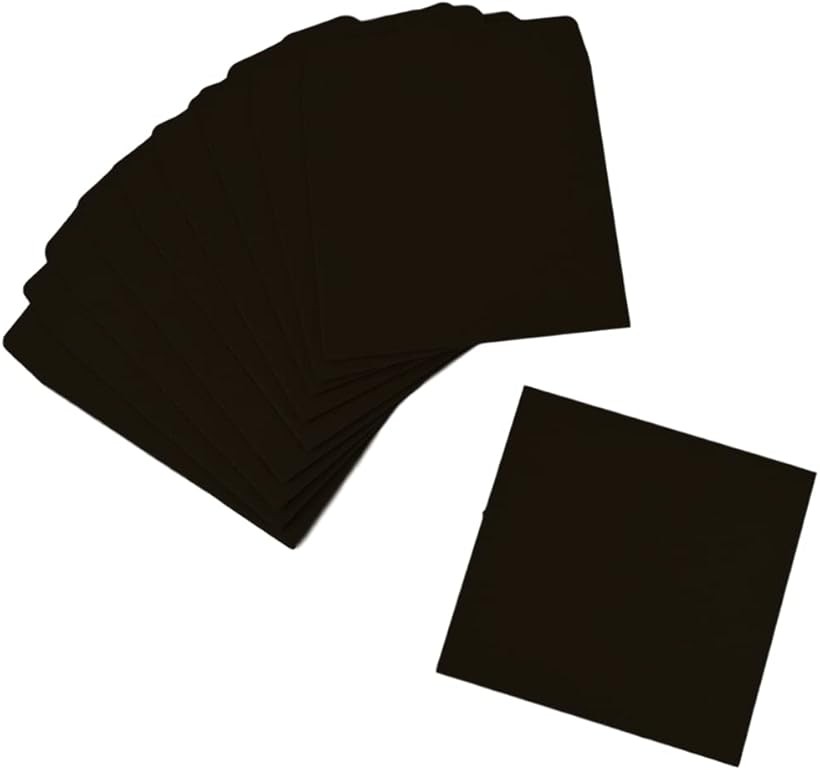 バリエーションコード : 2b90qn2hr6商品コード2b26h5dr5f商品名CDケース CD DVD ケース スリーブケース 紙ジャケット 収納 整理 プレゼント クラフト紙 持ち運び 包装 50枚セットブランドTKYカラーブラック「質感の良いクラフト紙」CDやDVDの収納にお使い頂ける紙製ディスクケースです。クラフト紙でできているため特有の質感があり、コンパクトに収納することができるためディスクの整理にお使い頂けます。「大容量50枚セット」CDの保存のみならず、携帯用のケースとしてや自作CDの包装にもお使い頂けます。表面には文字を書き込むことができ埃の付着の防止や整理にも便利になっておりますので、ぜひCDの保管にお役立てください。「商品詳細」本体50枚、サイズ：縦13cm，横13cm、素材：クラフト紙、TKYオリジナルパッケージでご提供しております。仕入れ状況により一部仕様変更がある場合がございます。商標登録第6113063号※ 他ネットショップでも併売しているため、ご注文後に在庫切れとなる場合があります。予めご了承ください。※ 品薄または希少等の理由により、参考価格よりも高い価格で販売されている場合があります。ご注文の際には必ず販売価格をご確認ください。※ 沖縄県、離島または一部地域の場合、別途送料の負担をお願いする場合があります。予めご了承ください。※ お使いのモニタにより写真の色が実際の商品の色と異なる場合や、イメージに差異が生じることがあります。予めご了承ください。※ 商品の詳細（カラー・数量・サイズ 等）については、ページ内の商品説明をご確認のうえ、ご注文ください。※ モバイル版・スマホ版ページでは、お使いの端末によっては一部の情報が表示されないことがあります。すべての記載情報をご確認するには、PC版ページをご覧ください。
