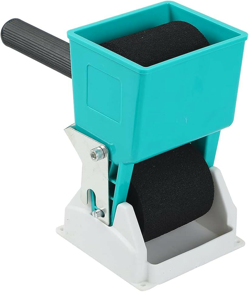 バリエーションコード : 2b2g4hrtqd商品コード2b2g6llw6v商品名ペイントローラー 塗装ローラー 糊付け 接着剤 クロス 壁紙 流量調整 ペイント 塗料ブランドTKYサイズ等3インチ「手軽に塗装」塗装や接着剤の塗りつけにお使いいただけるペイントローラーになります。広範囲を手軽にペイントすることができ、柔らかなスポンジですので、綺麗に仕上がりやすくなります。「タンクから自動で補充」上部のタンク部分に塗料をいれておけば、塗っている途中に自動でスポンジに塗料を付けることができ、塗りムラを防止することができます。またレバーで塗布量の調整もできます。「塗装面が均一に」塗料が自動でスポンジに染み込むため、塗料が均一になり塗りムラを防止します。簡易塗装やクロスの貼り付け、壁紙の糊付け、家具製作など幅広い用途でお使いいただけます。「商品詳細」本体1個、サイズ：スポンジ幅3インチ、タンク容量180ml商標登録第6113063号※ 他ネットショップでも併売しているため、ご注文後に在庫切れとなる場合があります。予めご了承ください。※ 品薄または希少等の理由により、参考価格よりも高い価格で販売されている場合があります。ご注文の際には必ず販売価格をご確認ください。※ 沖縄県、離島または一部地域の場合、別途送料の負担をお願いする場合があります。予めご了承ください。※ お使いのモニタにより写真の色が実際の商品の色と異なる場合や、イメージに差異が生じることがあります。予めご了承ください。※ 商品の詳細（カラー・数量・サイズ 等）については、ページ内の商品説明をご確認のうえ、ご注文ください。※ モバイル版・スマホ版ページでは、お使いの端末によっては一部の情報が表示されないことがあります。すべての記載情報をご確認するには、PC版ページをご覧ください。