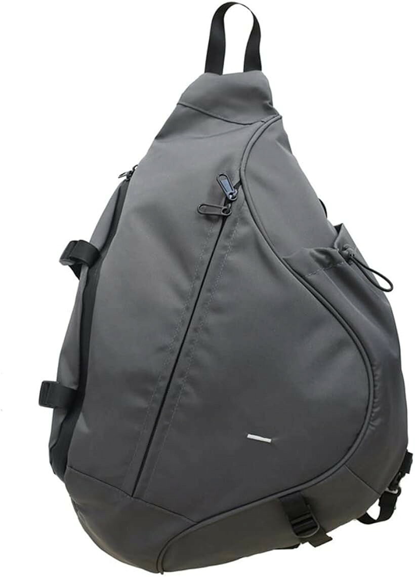 バリエーションコード : 2bjif2s9to商品コード2bjif206rh商品名メンズ ボディバッグ 大容量 大きいサイズ バッグ グレーブランドMIKA＆MAYAカラーグレーティアドロップ型の大容量ボディバッグです。男女問わず使用できるデザインです。どんなスタイルにもマッチする普段使いにおすすめの大きいサイズのPUバッグです。約300gの軽量設計で、体にかかる負担を軽減します。サイドにガバっと開く大口ジップ。荷物の出し入れも楽々できます。フロントのポケットは出し入れしやすい小物を収納を推奨。サイドにペットボトルや折りたたみ傘を収納できるポケットが便利。手提げハンドル付きも嬉しい設計です。ダブルジップ仕様で開閉がとても便利です。重い荷物を入れたとき重宝するクロスストラップで安定の移動を補助。撥水性のあるナイロン素材を使用。また、摩擦にも強い素材で耐久性も優秀。旅行、ジム、サイクリング、ハイキングなど、様々なシーンで活躍します。幅広い年代の方に人気のバッグです。プレゼントにも最適です。デイリーでもアウトドアでもファッショナブルに使いこなせるボディバッグです。大人から子どもまで幅広い世代で使いやすいようにシンプルなデザインに仕上げています。ぜひ日常的なボディーバッグとしてご活用下さい。サイズ（実寸）：縦50cmx横33cmx奥行16cm重量：約300g素材：ナイロン※ 他ネットショップでも併売しているため、ご注文後に在庫切れとなる場合があります。予めご了承ください。※ 品薄または希少等の理由により、参考価格よりも高い価格で販売されている場合があります。ご注文の際には必ず販売価格をご確認ください。※ 沖縄県、離島または一部地域の場合、別途送料の負担をお願いする場合があります。予めご了承ください。※ お使いのモニタにより写真の色が実際の商品の色と異なる場合や、イメージに差異が生じることがあります。予めご了承ください。※ 商品の詳細（カラー・数量・サイズ 等）については、ページ内の商品説明をご確認のうえ、ご注文ください。※ モバイル版・スマホ版ページでは、お使いの端末によっては一部の情報が表示されないことがあります。すべての記載情報をご確認するには、PC版ページをご覧ください。ティアドロップ型の大容量ボディバッグです。男女問わず使用できるデザインです。どんなスタイルにもマッチする普段使いにおすすめの大きいサイズのPUバッグです。約300gの軽量設計で、体にかかる負担を軽減します。サイドにガバっと開く大口ジップ。荷物の出し入れも楽々できます。フロントのポケットは出し入れしやすい小物を収納。サイドにペットボトルや折りたたみ傘を収納できるポケットが便利。手提げハンドル付きも嬉しい設計です。ダブルジップ仕様で開閉がとても便利です。重い荷物を入れたとき重宝するクロスストラップで安定の移動を補助。撥水性のあるナイロン素材を使用。また、摩擦にも強い素材で耐久性も優秀。旅行、ジム、サイクリング、ハイキングなど、様々なシーンで活躍します。幅広い年代の方に人気のバッグです。プレゼントにも最適です。デイリーでもアウトドアでもファッショナブルに使いこなせるボディバッグです。大人から子どもまで幅広い世代で使いやすいようにシンプルなデザインに仕上げています。ぜひ日常的なボディーバッグとしてご活用下さい。サイズ（実寸）：縦50cmx横33cmx奥行16cm重量：約300g素材：ナイロン