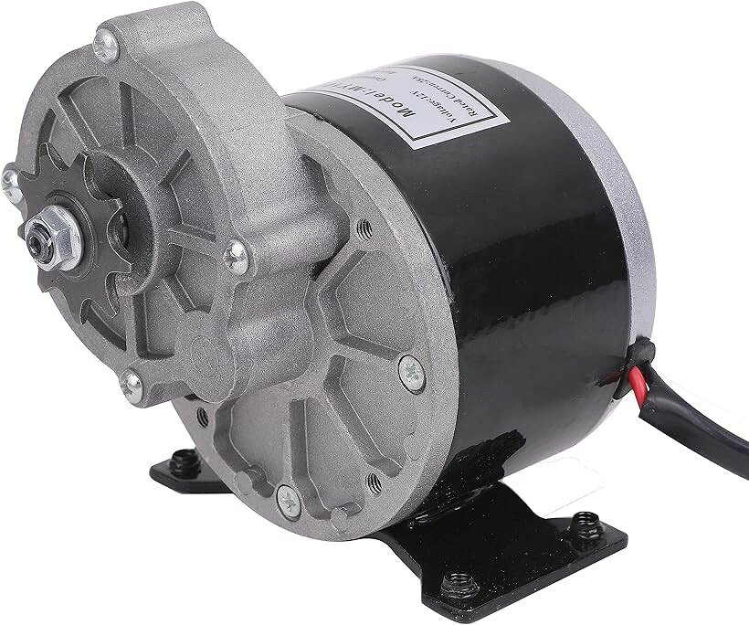 バリエーションコード : 2b221roudl商品コード2bj8rihr39商品名互換品ギヤ 減速 モーター 自転車 改造 車 電動 バイク 作成 KRB255 12V スプロケット ギヤタイプブランドAvan Knightカラー12V スプロケット（ギヤタイプ）※ 他ネットショップでも併売しているため、ご注文後に在庫切れとなる場合があります。予めご了承ください。※ 品薄または希少等の理由により、参考価格よりも高い価格で販売されている場合があります。ご注文の際には必ず販売価格をご確認ください。※ 沖縄県、離島または一部地域の場合、別途送料の負担をお願いする場合があります。予めご了承ください。※ お使いのモニタにより写真の色が実際の商品の色と異なる場合や、イメージに差異が生じることがあります。予めご了承ください。※ 商品の詳細（カラー・数量・サイズ 等）については、ページ内の商品説明をご確認のうえ、ご注文ください。※ モバイル版・スマホ版ページでは、お使いの端末によっては一部の情報が表示されないことがあります。すべての記載情報をご確認するには、PC版ページをご覧ください。商品情報：ギヤ減速モーター(ギヤモーター、ギアードモーター)410型歯数9スプロケット付定格速度：3000rpm定格電圧：24V(ボルト)定格出力：250W(ワット)定格トルク：0.8N/m定格電流：≦13.4Aモーター効率：≥78％減速比：9.78:1ギヤ減速モーターになります。自転車の改造、改良におすすめとなっています。その他の用途として自転車のモペット化、自作電動バイク(e-バイク)の作成、子供用乗用玩具の作成や改造、電気カート(ATV)小型電気自動車の作成、ラジコンの作成などアイディア次第でとても様々な使用が可能です。電気製品のDIYの第一歩にどうでしょうか。ブラシを使用したDCモーターになっているので、極性を入れ替えれば回転方向も入れ替わるためバック機構の作成も可能です。もちろん電気が流れていない時はギアはフリーな状態になるため空回りさせることも可能です。流す電力によりモーターの回転数ももちろん変わるので電力制御のコントローラーを付ければ自在に回転速度を変えることも可能です。リモコンを取り付け遠隔操作することなども可能です。また付属されているスプロケットは410規格の9歯のものですので汎用性も高く取り付け部品の選定に悩むこともありません。モーター本体、ギヤには金属が使用されておりギヤかけも少ない耐久性の高い製品となっています。ステーも一体型となっていますので取り付け時にモーターの固定に困りません。小型なモーターでありながら減速モーターならではの高トルクとなっており十分な力を得られるモーターになっています。