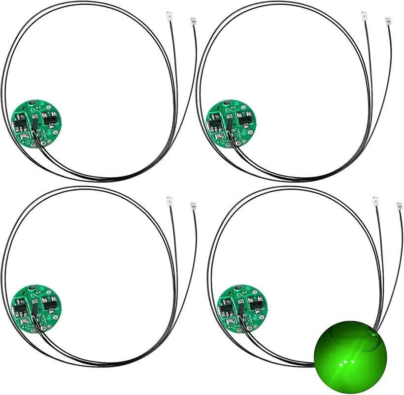 バリエーションコード : 2br0l3syng商品コード2br0l3yy2p商品名極小LED リード線 3本 磁気スイッチ 電飾 4個セット 点灯 点滅 ボタン電池 CR927対応 模型 プラモデル ジオラマ ライト フィギュアブランドMTP ＆ Styleカラーグリーン 3［商品詳細］ ・リード線付き電飾 4個セット（個包装） ・基盤サイズ：直径 約11.2mm　厚さ 約5mm ・LEDサイズ：約 1.3x1.5mm ・リード線長さ：約19cm ・点灯モード：点灯/点滅/ゆっくり点滅 ・操作方法：磁気スイッチ式（磁石を近づけてON/モード切替/OFF） ・対応電池：CR927（別売り） ＊電池・磁石は付属していません。（別途ご用意ください） ＊リード線は非常に細いため、取り扱いの際は強く引っ張らないようご注意ください。［極小LED・リード線付きで、どこにでも仕込める電飾ユニット］ 模型・ミニカー・ガンプラ・ジオラマなど、細かな部分の光源として最適。複数の光点を同時に仕込みたい方にはとくに最適な3本タイプ。ガンプラ、ロボット模型、SF造形物など、多点発光が映える作品に適しています。発光部と基板がリード線で分離しているため、約19cm離れた場所にもLEDを配置可能で、配線や電池ボックスを隠してスッキリした見た目に仕上げられます。細く柔らかいリード線は取り回しが良く、 配線が目立たないため作品の完成度を大きく向上させます。［タッチレス操作］ スイッチはタッチレス方式で、磁石を近づけるだけでON/OFFが可能。スイッチ位置の確保も不要で、狭い空間の仕込みに抜群の使い心地。LEDは米粒より小さく、強い光量で模型の“目”や“パトランプ”などの演出も簡単。細いリード線はどんな隙間にも通しやすく、自由度の高い電飾アレンジができます。［点灯・点滅・ゆっくり点滅の3モード搭載］ 「点灯」「点滅」「ゆっくり点滅」の3つの発光モードを搭載。作品の雰囲気や演出に合わせて表情を変えられる便利な仕様です。・点灯：明るく安定した光で、ライト・内部発光・車両模型などに最適。 ・点滅：警告灯、サイレン、信号などの演出に。 ・ゆっくり点滅：呼吸するような柔らかい発光で、ロボット・フィギュア・ジオラマ演出にも好相性。 磁気スイッチ操作でモード切替できるため、 模型外側にスイッチを露出させる必要がなく、見た目を損ないません。※ 他ネットショップでも併売しているため、ご注文後に在庫切れとなる場合があります。予めご了承ください。※ 品薄または希少等の理由により、参考価格よりも高い価格で販売されている場合があります。ご注文の際には必ず販売価格をご確認ください。※ 沖縄県、離島または一部地域の場合、別途送料の負担をお願いする場合があります。予めご了承ください。※ お使いのモニタにより写真の色が実際の商品の色と異なる場合や、イメージに差異が生じることがあります。予めご了承ください。※ 商品の詳細（カラー・数量・サイズ 等）については、ページ内の商品説明をご確認のうえ、ご注文ください。※ モバイル版・スマホ版ページでは、お使いの端末によっては一部の情報が表示されないことがあります。すべての記載情報をご確認するには、PC版ページをご覧ください。