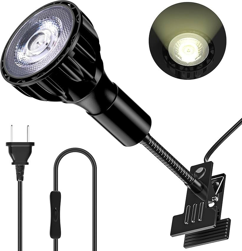 バリエーションコード : 2b90cox1nf商品コード2b94h9x094商品名クリップランプ 24W 植物育成ランプ 演色性 RA98 フルスペクトル 植物育成光を満足ブランドPispoerカラーブラック「植物生長灯と家庭用照明電球に適用」E 26口金ソケットはセラミックで作られ、高温に耐えられる。長時間電球を点灯させるための安全保護を提供します。「使用上の注意」最大荷重：2 A、120 V、50/60 Hz、クリップは最大厚さ4 CMを挟むことができ、ガチョウネックチューブは最大約350グラムを安定的に支持することができる。過負荷で使用しないでください。「距離が美を生む」植物成長灯は大きな熱を放出するので、ランプと被照射植物の間の距離は0.5 M以上の間隔が必要であることに注意してください。「簡単取り付け使用」配線不要で、クリップをテーブル、物置棚、ブラケットなどに挟み込むだけで、挟むだけで取り付けが完了します。パイプ部分は上下左右に調節でき、クリップ設置方向との組み合わせで照射角度を固定することができる。「独自の工夫」クリップスプリングは8回巻き設計を採用し、スプリングの受力をより均一にし、クリップ使用時に変形しにくいようにした。スプリングの適切な張力により、クリップが使いやすくなります。クリップで最大厚さ4 CMを挟むことができます。※ 他ネットショップでも併売しているため、ご注文後に在庫切れとなる場合があります。予めご了承ください。※ 品薄または希少等の理由により、参考価格よりも高い価格で販売されている場合があります。ご注文の際には必ず販売価格をご確認ください。※ 沖縄県、離島または一部地域の場合、別途送料の負担をお願いする場合があります。予めご了承ください。※ お使いのモニタにより写真の色が実際の商品の色と異なる場合や、イメージに差異が生じることがあります。予めご了承ください。※ 商品の詳細（カラー・数量・サイズ 等）については、ページ内の商品説明をご確認のうえ、ご注文ください。※ モバイル版・スマホ版ページでは、お使いの端末によっては一部の情報が表示されないことがあります。すべての記載情報をご確認するには、PC版ページをご覧ください。
