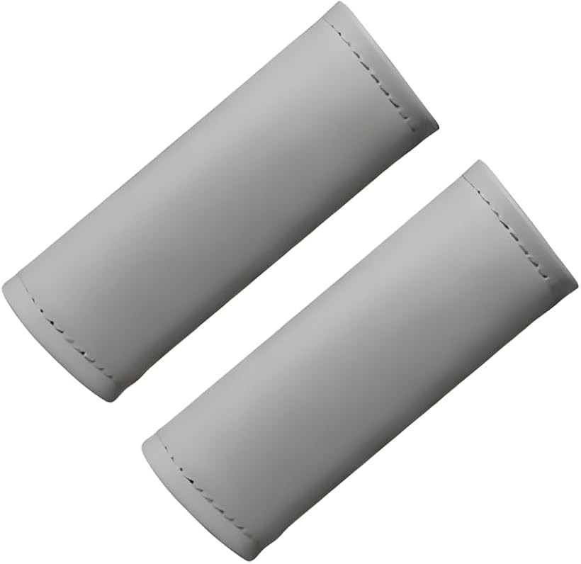 バリエーションコード : 2bru92hujo商品コード2brujsp6j4商品名バッグ 持ち手カバー ハンドルカバー 取っ手 グリップ 滑り止め 2個セットブランドYourKitカラーグレー「上質感」艶やかなレザーが手元を上質に演出し、車内や持ち物の雰囲気まで格上げするワンランク上の質感。「素材」上質レザー採用。手触りなめらかで傷に強く、毎日の酷使でも型崩れしにくい高耐久仕様。「保護性能」防塵・耐擦仕様で、ハンドルをホコリや油汚れ、細かな傷から徹底ガード。清潔で上質な見映えへ。「商品サイズ」4.7x10.5cm※ 他ネットショップでも併売しているため、ご注文後に在庫切れとなる場合があります。予めご了承ください。※ 品薄または希少等の理由により、参考価格よりも高い価格で販売されている場合があります。ご注文の際には必ず販売価格をご確認ください。※ 沖縄県、離島または一部地域の場合、別途送料の負担をお願いする場合があります。予めご了承ください。※ お使いのモニタにより写真の色が実際の商品の色と異なる場合や、イメージに差異が生じることがあります。予めご了承ください。※ 商品の詳細（カラー・数量・サイズ 等）については、ページ内の商品説明をご確認のうえ、ご注文ください。※ モバイル版・スマホ版ページでは、お使いの端末によっては一部の情報が表示されないことがあります。すべての記載情報をご確認するには、PC版ページをご覧ください。