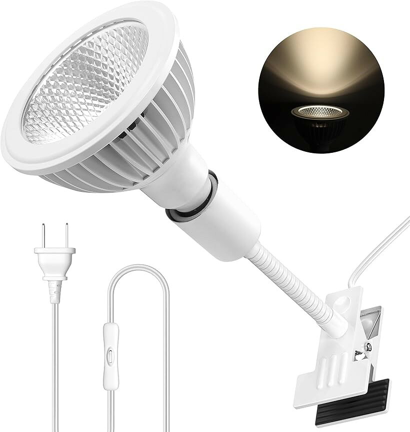 バリエーションコード : 2b9nkdxn04商品コード2b9lsiyd9w商品名クリップオン植物成長ライト 24Wフルスペクトル育成電球 Ra98高演色評価数 ビーム角38° リフレクターカップを取り外すとビーム角を120°まで拡張可能昼光色4000KブランドPispoerカラーホワイトサイズ等昼光色4000K「フルスペクトルLED、自然光をシミュレート」プロ仕様のフルスペクトル LED ランプビーズを使用して、植物に必要なさまざまな波長の光を提供し、光合成を促進し、植物の健全な成長を助けます。多肉植物、緑の植物、花、野菜など、すべて屋内で育てることができます。植物の高温火傷を避けるため、安全距離にご注意ください（＊LED素子の直下距離は約40cm）「植物生長灯と家庭用照明電球に適用」E 26口金ソケットはセラミックで作られ、高温に耐えられる。長時間電球を点灯させるための安全保護を提供します。最大荷重：2 A、120 V、50/60 Hz、クリップは最大厚さ2.5 CMを挟むことができ、ガチョウネックチューブは最大約350グラムを安定的に支持することができる。「ユニークな構造設計」放熱性に優れた金属ブレード構造により、植物の長期的な照明ニーズを満たすことができます。ビーム角度は 38° です。反射板を取り外すと、ビーム角度は 120° に増加します。(逆さまにすると組み立てやすくなります.回転時に音がしますが、これは正常です).「Ra98の高演色性」Ra98の高い演色評価数は、明るい日光の下での演色評価数Ra100に近くなります。植物の美しい色彩を高度に復元します。視野角がクリアで、視覚疲労が起こりにくい。家庭用照明「クリップオンデザイン、柔軟で便利」穴あけもブラケットも不要です。このクリップオン植物ライトは、強力なクリップ設計を採用しており、テーブル、本棚、またはフラワースタンドの端に簡単に固定できるため、手を自由にして、補助照明をシンプルかつ効率的に行うことができます※ 他ネットショップでも併売しているため、ご注文後に在庫切れとなる場合があります。予めご了承ください。※ 品薄または希少等の理由により、参考価格よりも高い価格で販売されている場合があります。ご注文の際には必ず販売価格をご確認ください。※ 沖縄県、離島または一部地域の場合、別途送料の負担をお願いする場合があります。予めご了承ください。※ お使いのモニタにより写真の色が実際の商品の色と異なる場合や、イメージに差異が生じることがあります。予めご了承ください。※ 商品の詳細（カラー・数量・サイズ 等）については、ページ内の商品説明をご確認のうえ、ご注文ください。※ モバイル版・スマホ版ページでは、お使いの端末によっては一部の情報が表示されないことがあります。すべての記載情報をご確認するには、PC版ページをご覧ください。クリップ式の植物成長ライトを使えば、植物はいつでもどこでも日光を楽しむことができます。植物に十分な光が当たらないことをまだ心配していますか.植物成長ライトを設置すると、植物に光が足りないという問題を解決できます。屋内の植物や水族館の照明ニーズにも対応します。スタイリッシュな外観デザイン、Ra98の高演色性により鮮明度が増し、室内照明としても最適です。
