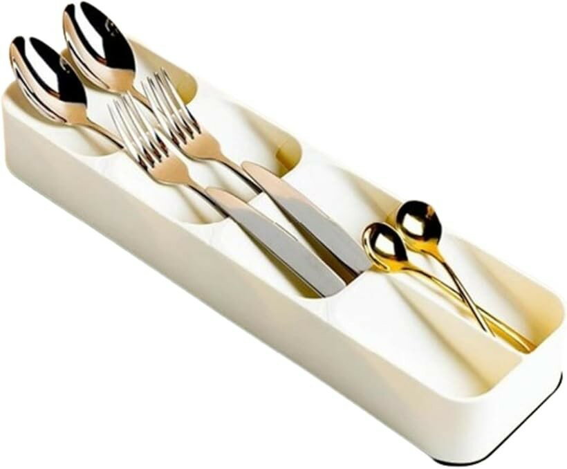 バリエーションコード : 2b90yhn25t商品コード2b90tnsgg3商品名カトラリーケース kitchen organizer カトラリー 収納 キッチン 収納 引き出し カトラリートレー カトラリー収納ホワイトブランドCrystal craftカラーホワイト「斜めデザインで引き出しを効率的に活用」 このカトラリーケースは、斜めにデザインされた仕切りで、引き出し内のスペースを有効に使えます。カトラリーを種類ごとに分けて収納でき、混ざらず、取り出しも簡単です。「すっきりと整うカトラリー収納」 カトラリーを種類ごとに分けられるので、引き出しの中がごちゃごちゃせず、きれいに整理できます。引き出しの整理を簡単にできるオーガナイザーとして、キッチンで活躍します。「様々な引き出しに対応」 サイズは5.5 x 11.3 x 39.5cmで、内寸が高さ8cm以上「滑り止め付きで安定した使い心地」 底面に滑り止め加工が施されているため、引き出しの中でズレることがなく、カトラリーをしっかりと整理できます。取り出しもスムーズで、使うたびに快適です。※ 他ネットショップでも併売しているため、ご注文後に在庫切れとなる場合があります。予めご了承ください。※ 品薄または希少等の理由により、参考価格よりも高い価格で販売されている場合があります。ご注文の際には必ず販売価格をご確認ください。※ 沖縄県、離島または一部地域の場合、別途送料の負担をお願いする場合があります。予めご了承ください。※ お使いのモニタにより写真の色が実際の商品の色と異なる場合や、イメージに差異が生じることがあります。予めご了承ください。※ 商品の詳細（カラー・数量・サイズ 等）については、ページ内の商品説明をご確認のうえ、ご注文ください。※ モバイル版・スマホ版ページでは、お使いの端末によっては一部の情報が表示されないことがあります。すべての記載情報をご確認するには、PC版ページをご覧ください。サイズ: 5.5 x 11.3 x 39.5cm 素材: ポリプロピレン、熱可塑性エラストマー 特徴: 斜め設計、滑り止め付き、カトラリーを種類ごとに整理 適用引き出し内寸: 高さ8cm以上 用途: カトラリー収納、キッチン引き出しオーガナイザー