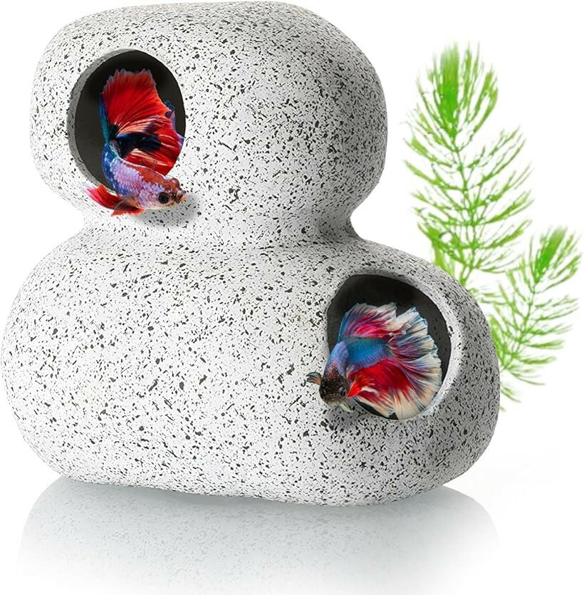 バリエーションコード : 2bjork8rpj商品コード2bjor6p3w5商品名アクアリウム 石 水槽 オブジェ 魚 隠れ家 オーナメント 置物 メダカ 熱帯魚 金魚 石 2個 小ブランドheiziカラー石 2個 小「石がモチーフのナチュラルなオブジェ」穴の空いた石をモチーフとしたアクアリウムオーナメントです。天然石の様なデザインで水草や流木ともよくマッチするため、自然な雰囲気の水槽レイアウトを演出するのに最適です。「魚の隠れ家に」程よく穴があいているので、水槽のオブジェとしてだけでなく、居心地の良い隠れ家としてもぴったり。安心できる棲み処は熱帯魚や生き物の飼育環境を向上させ、魚のストレスを軽減し、産卵や繁殖にも役立ちます。「シンプルなデザイン」ストーンをモチーフにしたシンプルで自然なデザインなので、どんなテーマの水槽にも合わせやすく景観を引き立たててくれます。熱帯魚、メダカ、ベタ、金魚、ヌマエビなど、飼育する観賞魚を選ばずお楽しみ頂けます。「水槽の水質改善にも」高温焼成セラミックで作られたオブジェは、水をろ過・浄化する性質を持っています。環境にやさしいインテリア・置物で、水槽内の水質改善効果も期待できます。「商品詳細」［石 2個 小］ サイズ：幅10.5cm、奥行き7.5cm、高さ10cm 重量:190g ［石 3個 中］ サイズ：幅16.5cm、奥行き7.5cm、高さ10cm 重量:210g　［石 4個 大］ サイズ：幅16cm、奥行き9.5cm、高さ13cm 重量:290g　＊生産時期により若干のデザイン変更がある場合がございます。※ 他ネットショップでも併売しているため、ご注文後に在庫切れとなる場合があります。予めご了承ください。※ 品薄または希少等の理由により、参考価格よりも高い価格で販売されている場合があります。ご注文の際には必ず販売価格をご確認ください。※ 沖縄県、離島または一部地域の場合、別途送料の負担をお願いする場合があります。予めご了承ください。※ お使いのモニタにより写真の色が実際の商品の色と異なる場合や、イメージに差異が生じることがあります。予めご了承ください。※ 商品の詳細（カラー・数量・サイズ 等）については、ページ内の商品説明をご確認のうえ、ご注文ください。※ モバイル版・スマホ版ページでは、お使いの端末によっては一部の情報が表示されないことがあります。すべての記載情報をご確認するには、PC版ページをご覧ください。