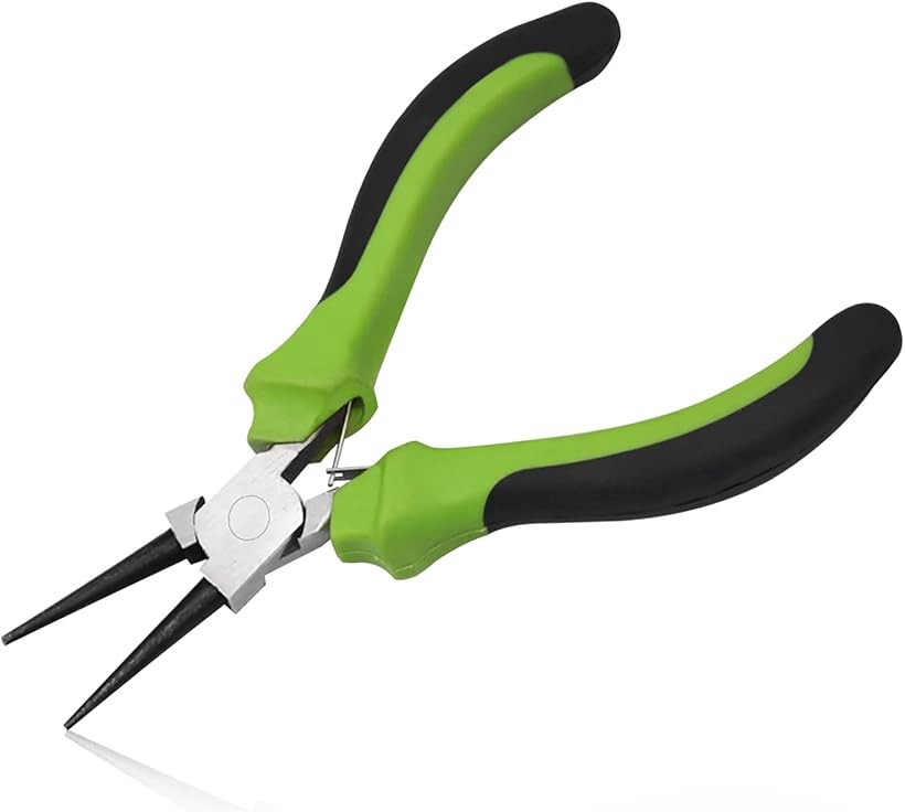 バリエーションコード : 2b4v8von1p商品コード2b695rsprh商品名丸やっとこ 丸ヤットコ ミニ丸ペンチ 120mm マイクロ 精密プライヤー アクセサリー工具ブランドLEONTOOL・用途：巻き取り、リングの作成、その他のビーズジュエリーの製造に適しています。狭いスペースでの操作にも適しています。・特徴：ダブルリーフスプリング式ハンドルを備えた片手ペンチは、握りやすく、手の疲れを軽減するために、握るまで開いたままになります。・材質：高炭素鋼、TPR・快適なグリップ：ハンドルはTPR素材でできており、人間工学に基づいた握りやすいデザインで、快適性を高め、手の疲労を軽減します。※ 他ネットショップでも併売しているため、ご注文後に在庫切れとなる場合があります。予めご了承ください。※ 品薄または希少等の理由により、参考価格よりも高い価格で販売されている場合があります。ご注文の際には必ず販売価格をご確認ください。※ 沖縄県、離島または一部地域の場合、別途送料の負担をお願いする場合があります。予めご了承ください。※ お使いのモニタにより写真の色が実際の商品の色と異なる場合や、イメージに差異が生じることがあります。予めご了承ください。※ 商品の詳細（カラー・数量・サイズ 等）については、ページ内の商品説明をご確認のうえ、ご注文ください。※ モバイル版・スマホ版ページでは、お使いの端末によっては一部の情報が表示されないことがあります。すべての記載情報をご確認するには、PC版ページをご覧ください。材質：高炭素鋼;ハンドル：TPR。寸法：120x89.6x15.4mm/4.72x3.53x0.61注意：1。お子様が届かない場所に置いてください。2。モニターによって物理的な違いが生じる可能性があるため、製品の写真は例示にすぎません。受け取った商品の実際の色を正確に反映していない場合があります。