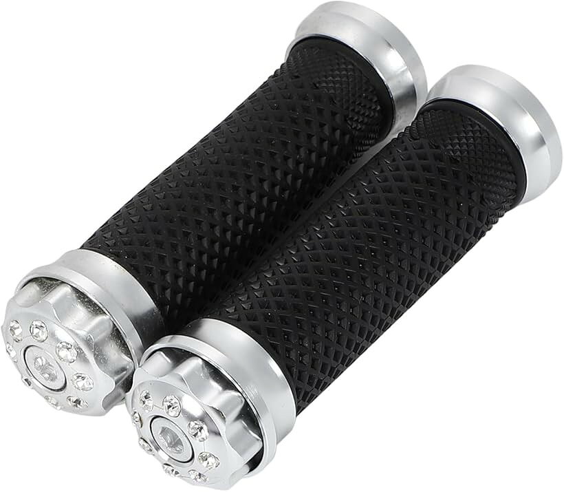 バリエーションコード : 2bf5ga0ail商品コード2bj401odny商品名nakiraバイク グリップ ストーン付バーエンド 22mm用 ラバー アルミ バイク メッキ シルバーブランドナキラ(Nakira)カラーメッキ　シルバーサイズ等φ22.2mm※ 他ネットショップでも併売しているため、ご注文後に在庫切れとなる場合があります。予めご了承ください。※ 品薄または希少等の理由により、参考価格よりも高い価格で販売されている場合があります。ご注文の際には必ず販売価格をご確認ください。※ 沖縄県、離島または一部地域の場合、別途送料の負担をお願いする場合があります。予めご了承ください。※ お使いのモニタにより写真の色が実際の商品の色と異なる場合や、イメージに差異が生じることがあります。予めご了承ください。※ 商品の詳細（カラー・数量・サイズ 等）については、ページ内の商品説明をご確認のうえ、ご注文ください。※ モバイル版・スマホ版ページでは、お使いの端末によっては一部の情報が表示されないことがあります。すべての記載情報をご確認するには、PC版ページをご覧ください。・感触抜群のカスタムグリップ。・握りの部分に上質ラバーがあり握りやすい。・カスタムグリップ　バーエンド付き・メタルパーツ：アルミ製　グリップパーツ：ラバー製・アルミデザインで愛車のドレスアップに最適です。・汎用φ22.2mm対応　(アクセル側25mm)・生産ロットにより若干のデザインが変わる場合があります。・バーエンド部は六角レンチで取り付ける仕様です。・オリジナルパッケージ商品です。＊自転車ではご利用できません。(アクセル側25mm仕様です)