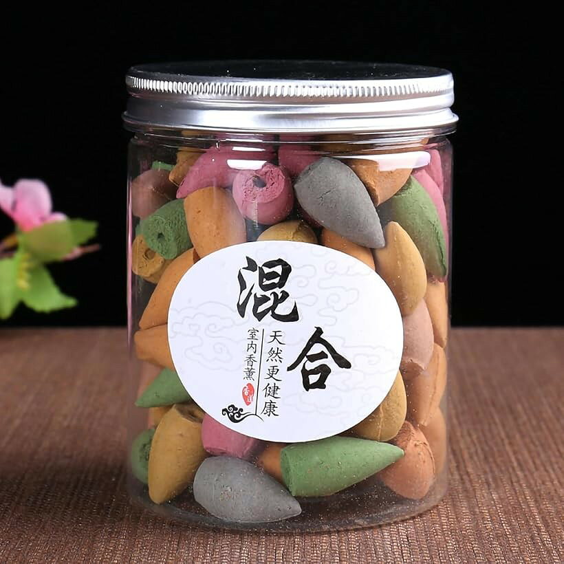 バリエーションコード : 2bjkt445lc商品コード2bjkt26v4w商品名お香立て 線香立て 逆流 コーン お香 ハロウィン オブジェ インテリア リラックス 逆流コーンブランドANCL「倒流香・流川香」 中国で流行している倒流香は日本では流川香とも呼ばれ、香の煙が下に落ちていく不思議なお香です。まるで川の流れのように煙が落ちていくのが大きな特徴です。煙の不思議な動きをお楽しみください。専用の香台・香炉でしか煙が流れる現象にはなりません。倒流香専用香炉を使用してください。「香り・ミックス」9種類の香りの中から100粒をランダムにミックスしてます。気分により香りを変えられるので飽きる事がありません。「お香効果」 空気を浄化し、心を落ち着かせ、ストレスを軽減し、睡眠の質を向上させるのに役立ちます。リビングルーム、寝室、書斎、オフィス、瞑想室、ヨガスタジオ、ホテル、図書館などで幅広く使用でき、美しい魔法のようなシーンやリラックスした平和な雰囲気を作り出すことができます。「内容量」100粒入り。1粒の大きさ：1.5 x 2.7cm※ 他ネットショップでも併売しているため、ご注文後に在庫切れとなる場合があります。予めご了承ください。※ 品薄または希少等の理由により、参考価格よりも高い価格で販売されている場合があります。ご注文の際には必ず販売価格をご確認ください。※ 沖縄県、離島または一部地域の場合、別途送料の負担をお願いする場合があります。予めご了承ください。※ お使いのモニタにより写真の色が実際の商品の色と異なる場合や、イメージに差異が生じることがあります。予めご了承ください。※ 商品の詳細（カラー・数量・サイズ 等）については、ページ内の商品説明をご確認のうえ、ご注文ください。※ モバイル版・スマホ版ページでは、お使いの端末によっては一部の情報が表示されないことがあります。すべての記載情報をご確認するには、PC版ページをご覧ください。