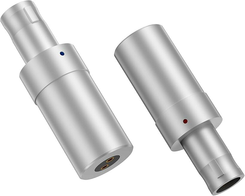 バリエーションコード : 2bj1tw9jx9商品コード2bj1tdn5gv商品名HD800-0.78mm 変換プラグ イヤホンジャック 変換 HD800 オス - 2Pin 0.78mm メス 高純度銅 ゼンハイザー用 HD800S・HD820・HD800に適合する 2個セットブランドokcscサイズ等2Pin「手軽に接続して楽しめる」HD800プラグのヘッドホンを2Pinのヘッドホンジャックに変換できる変換プラグです、差し込むだけで変換することが可能です。「高純度銅を採用」高純度銅プラグを採用しており、耐食性・耐久性にも優れています。「金メッキを採用」イヤホンジャック部分は金メッキ処理を施しており、錆に強く経年変化による音質の劣化を防止します。安定的な接続環境と伝導率の効率化を実現。対応機種「イヤホン側」SENNHEISER用：HD800・D800S・HD820、Dharma用 HD1000「コネクタ形状」HD800コネクター（オス）- 2Pin（メス）※ 他ネットショップでも併売しているため、ご注文後に在庫切れとなる場合があります。予めご了承ください。※ 品薄または希少等の理由により、参考価格よりも高い価格で販売されている場合があります。ご注文の際には必ず販売価格をご確認ください。※ 沖縄県、離島または一部地域の場合、別途送料の負担をお願いする場合があります。予めご了承ください。※ お使いのモニタにより写真の色が実際の商品の色と異なる場合や、イメージに差異が生じることがあります。予めご了承ください。※ 商品の詳細（カラー・数量・サイズ 等）については、ページ内の商品説明をご確認のうえ、ご注文ください。※ モバイル版・スマホ版ページでは、お使いの端末によっては一部の情報が表示されないことがあります。すべての記載情報をご確認するには、PC版ページをご覧ください。