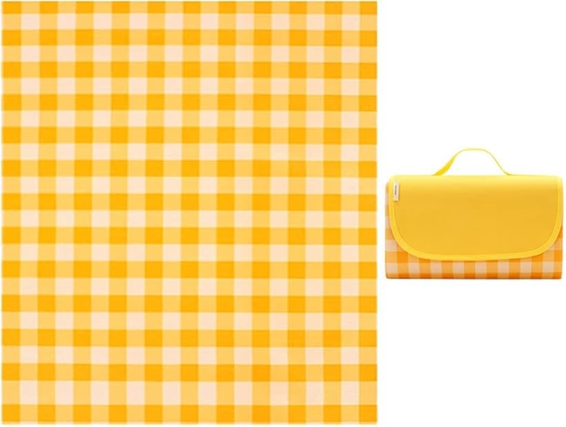 バリエーションコード : 2b29gghxfh商品コード2b290isflq商品名レジャーシート ピクニックマット 大判 厚手 防水 折り畳み 200x200cm 6～8人用 コンパクト収納 イエローブランドISEFUJIカラーイエローサイズ等200cmx200cmピクニックやお出かけにぴったりのレジャーシート。防水加工で濡れにくく、汚れてもサッと拭ける優れもの。厚手なので、凹凸を感じにくく、長く座っていても痛くなりにくい。200cmx200cmの大判タイプなので、大人数でも広々使えて便利。6人～8人も座ることができます。4人寝転んでも狭くない、お弁当や水筒、クーラーボックス、テーブルなどを置くことが出来、広々使える大きなサイズが魅力です。簡単に畳めて、コンパクトに収納可能。軽量タイプなのでお出かけの際の携帯に便利。お花見や運動会、ピクニック、海辺、キャンプ、花火などに持って行けば広々楽しめる商品です。さまざまなアウトドアシーンで幅広くご利用いただける商品です。屋外で使用できるだけでなく、屋内の子供用レジャーシートとしても使用できます、車の防水インナーマット、テントのレジャーマットとしても利用可能。これ一つあればご家族や仲間全員広々とくつろげます。繰り返し使えるタイプなので、一度のご購入でエコにも。行楽シーズンのお供にぴったりの商品です。手洗いが可能なので汚れても手軽にお手入れができます。裏面は水を弾く防水仕様で砂や土などの汚れを軽く洗い落とせます。＊洗濯機・脱水・乾燥機のご使用はお控えください。※ 他ネットショップでも併売しているため、ご注文後に在庫切れとなる場合があります。予めご了承ください。※ 品薄または希少等の理由により、参考価格よりも高い価格で販売されている場合があります。ご注文の際には必ず販売価格をご確認ください。※ 沖縄県、離島または一部地域の場合、別途送料の負担をお願いする場合があります。予めご了承ください。※ お使いのモニタにより写真の色が実際の商品の色と異なる場合や、イメージに差異が生じることがあります。予めご了承ください。※ 商品の詳細（カラー・数量・サイズ 等）については、ページ内の商品説明をご確認のうえ、ご注文ください。※ モバイル版・スマホ版ページでは、お使いの端末によっては一部の情報が表示されないことがあります。すべての記載情報をご確認するには、PC版ページをご覧ください。ピクニックやお出掛けにぴったり200cmx200cmの大判タイプだから、人数が多くても困らない。。各々持ち寄ったごちそうを広げて、大人数で寛ぐこともできちゃう。縫い目もキレイ縫い目もキレイで丈夫です。何度も使うものだから、丈夫なものを選びたいですよね。汚れに強いく、水洗い可能。汚れてもさっと拭けて、ハプニングにも対応可能。水洗いも可能なので、拭いても落ちない汚れは水で落とせる。。＊洗濯機や乾燥機のご使用はお控えください。春のお花見家族や仲間とお花見に行くとき、広々と使えるレジャーシートがあると嬉しい。。200cmx200cmの広さだと、お弁当や飲み物を置くスペースも余裕で確保できます。夏の花火大会夏の花火大会でもレジャーシートは大活躍。。お酒やおつまみを広げて、花火を見ながら宴会もできる。。秋の運動会家族で応援をするときに、広いレジャーシートなら人が多くても困らない。。親戚一同で応援出来ちゃう。冬の天体観測天体観測や屋外での活動にもぴったり。広いから寝転がりながら時間を満喫できます。