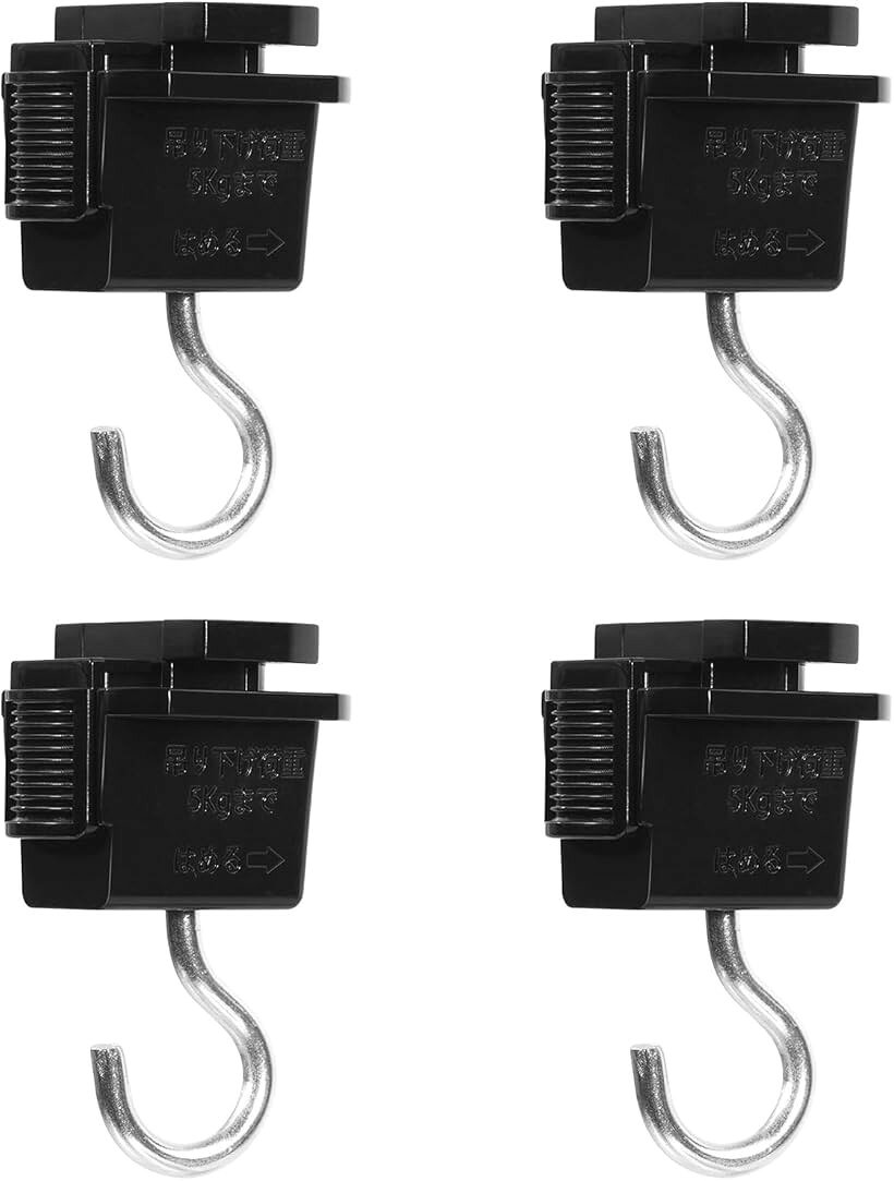 バリエーションコード : 2b94vojks4商品コード2bjgchvrq1商品名落下防止 ロック付 ダクトレール用 吊りフック 照明器具配線 ショップライン 簡単取付 工事不要ブランドAiwodeカラーブラックサイズ等41、「仕様」ライティングレールからディスプレイやPOPなどを吊り下げるときに使用します。色：ホワイト 重量：12.5g 材質： ABS、軟鋼線材 吊り下げ荷重：5kgまで 奥行：30mm/幅：24mm/高さ：42mm2、「特長」ダクトレールにはめて半回転させるだけなのでとても簡単に設置できます。ドライフラワーのスワッグなど軽いものを引っ掛けるのに使用しています。フックがあると色々アレンジできますし、フックにグリーンを飾ると部屋の雰囲気も変わってなかなか良いですね。3、「実用性が魅力的」：さらにお好きな位置にライトを自由に配置できるので、だからインテリアによく使われるアイテムです。4、「工事不要の簡単取付け」電気工事要らずの簡易取付式ライティングレールです。天井に穴を開けずに設置ができる為、賃貸のお住いでも安心してお使い頂けます。5、「様々なアレンジで利用可能」ライティングレール用照明はもちろん、引掛シーリング式照明も接続プラグを使えば取付できます。お家でもギャラリーのようにお洒落雰囲気を簡単に創り出せます。※ 他ネットショップでも併売しているため、ご注文後に在庫切れとなる場合があります。予めご了承ください。※ 品薄または希少等の理由により、参考価格よりも高い価格で販売されている場合があります。ご注文の際には必ず販売価格をご確認ください。※ 沖縄県、離島または一部地域の場合、別途送料の負担をお願いする場合があります。予めご了承ください。※ お使いのモニタにより写真の色が実際の商品の色と異なる場合や、イメージに差異が生じることがあります。予めご了承ください。※ 商品の詳細（カラー・数量・サイズ 等）については、ページ内の商品説明をご確認のうえ、ご注文ください。※ モバイル版・スマホ版ページでは、お使いの端末によっては一部の情報が表示されないことがあります。すべての記載情報をご確認するには、PC版ページをご覧ください。ダクトレール用ねじりコード付ソケットのコードの処理用に使いました。