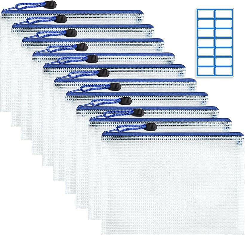 バリエーションコード : 2bjgqdp58f商品コード2bjgqq4ko9商品名ジッパー式ファイル袋 メッシュ ファイル袋 ファスナー付きファイル メッシュファイルバッグ クリアファイル メッシュケース ドキュメントバッグ 書類ポーチ 防水 ラベルシール付きブランドDY.2tenカラーA4白サイズ等A410枚「10枚A4ファイル袋入り」＊素材：PVC　＊サイズ：33x24cm　＊対応サイズ：A4　＊カラー：白　＊パッケージ内容：メッシュファイル袋x10枚、ラベルシートx1枚　＊おまとめ買い向け10枚セットです。当ジッパー式ファイル袋は穴あけ不要で簡単に書類をまとめることができます。「優れたPVC素材で防水・防塵・耐久」丈夫なPVC素材で作られているので、耐久性の上に、水や汚れを防ぐ機能があります。大切なファイルを保護することができます。身の回りの細々したものの整理に便利なのがメッシュケース、スペースを節約します。「程よい透明感」ジッパーファイルバッグは、厚手のメッシュ素材、防水性、耐湿性で作られています。袋の表面に付けられているグリッドは細かめで、文字などはほぼ読めなくなります。ただ、中身のアウトラインはわかります。程よい透明感で、プライバシーが漏洩するのを防ぎますが、ファイルバッグの中のものを識別することはできます。効率的な作業に役立ちます。「しっかりしたA4ファスナー紐付き袋で使いやすい」滑らかで丈夫な金属製ジッパー。ファスナーの開け閉めがしやすく、しっかりした作りで、密封性が良く、重要なファイルの紛失を有効的に防止します。収納ポーチを壁掛けに可能、バックにも入れやすく、持ち歩きにとても便利です。粘着性がよくてキレイに剥がれます。さらに、油性マーカーで手書きも可能です。「書類整理に便利」10枚入りの大容量セットで、ファイル、書類、論文、雑誌だけでなく、鉛筆、文房具、化粧品、旅行用などの小物も全部で収納でき、簡単に保管できます。正確で高効率的に書類とオフィス用品を整理することに役立ちます。大容量で、約150枚A4サイズのプリンター用紙を収納可能です。※ 他ネットショップでも併売しているため、ご注文後に在庫切れとなる場合があります。予めご了承ください。※ 品薄または希少等の理由により、参考価格よりも高い価格で販売されている場合があります。ご注文の際には必ず販売価格をご確認ください。※ 沖縄県、離島または一部地域の場合、別途送料の負担をお願いする場合があります。予めご了承ください。※ お使いのモニタにより写真の色が実際の商品の色と異なる場合や、イメージに差異が生じることがあります。予めご了承ください。※ 商品の詳細（カラー・数量・サイズ 等）については、ページ内の商品説明をご確認のうえ、ご注文ください。※ モバイル版・スマホ版ページでは、お使いの端末によっては一部の情報が表示されないことがあります。すべての記載情報をご確認するには、PC版ページをご覧ください。「ファイル袋仕様」＊素材：PVC＊サイズ：33x24cm＊対応サイズ：A4＊カラー：白＊パッケージに含まれるもの：メッシュジッパーファイルバッグx10枚、ラベルシートx1枚＊おまとめ買い向け10枚セットです。穴あけ不要で簡単に書類をまとめることができます。「高品質のPVC素材」丈夫なPVCメッシュを使用して、普通のクリアホルダーより厚さが強化され、耐久性がバッチリ、優れた防水や防塵などの性能があって、そのほかに耐久性と速乾性共に抜群です。「防水機能」防水機能がついているため、雨の日でも安心して使うことができます。中の書類をしっかり守ってくれる上に裂けにくい。「しっかりしたA4ファスナー紐付き袋」滑らかで丈夫な金属製ジッパー。ファスナーの開け閉めがしやすく、しっかりした作りで、密封性が良く、重要なファイルの紛失を有効的に防止します。「使いやすい」収納ポーチを壁掛けに可能、バックにも入れやすく、持ち歩きにとても便利です。「程よい透明感」ジッパーファイルバッグは、厚手のメッシュ素材、防水性、耐湿性で作られています。袋の表面に付けられているグリッドは細かめで、文字などはほぼ読めなくなります。ただ、中身のアウトラインはわかります。程よい透明感で、プライバシーが漏洩するのを防ぎますが、ファイルバッグの中のものを識別することはできます。効率的な作業に役立ちます。「書類整理に便利」10枚入りの大容量セットで、ファイル、書類、論文、雑誌だけでなく、鉛筆、文房具、化粧品、旅行用などの小物も全部で収納でき、簡単に保管できます。正確で高効率的に書類とオフィス用品を整理することに役立ちます。大容量で、約150枚A4サイズのプリンター用紙を収納可能です。「スペース節約」身の回りの細々したものの整理に便利なのがメッシュケース、スペースを節約します。「ラベルシール入り」粘着性がよくてキレイに剥がれます。さらに、油性マーカーで手書きも可能です。