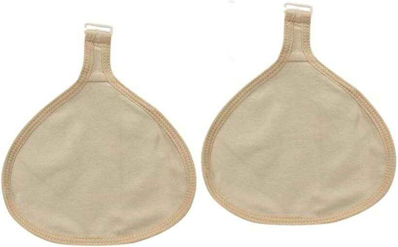 バリエーションコード : 2b4gyrh439商品コード2b4gyksjui商品名乳癌パッド シリコンパッド ホック付き 専用カバー 2枚セット 人工乳房保護カバー 三角型 XXSブランドMicopuella(ミコプエラ)カラーベージュサイズ等2XS乳がんパッドを毎日使いたいのに洗い替えのカバーがない、交換用のカバーが欲しい、という多くのお客さまの声にお応えして、専用カバーのみをご用意しました。取扱いの「＊＊型シリコンパッド、保護カバー、ブラパッド3点セット」専用のカバーです。こちらのページ商品はホック付きカバーです。(ホックなしカバーもお取り扱いございます） ホック付きはバストが落ちる心配がありません。毎日お使いいただく為に洗い替えに嬉しい2枚セット。　術後すぐは患部の保護の為にこちらのカバーに手芸わた等を入れてもお使いいただけます素材：綿95％、スパンデックス5％ 汗を吸収し蒸れにくい、肌触りのよいコットンを採用。対応サイズは画像をご覧下さい。＊ホックの向きはランダムです。＊カバーのみの販売です。(シリコンパッドは付属しておりません）お間違えのないようお願いいたします。シリコンパッドをカバーに入れ、お持ちのブラジャーのストラップホック部にひっかけるだけ。長い場合は折り畳んで縫うなど調節してください。＊ブラジャーによってはお使いいただけない場合がございます。必ずひっかける部分のご確認をお願いいたします。※ 他ネットショップでも併売しているため、ご注文後に在庫切れとなる場合があります。予めご了承ください。※ 品薄または希少等の理由により、参考価格よりも高い価格で販売されている場合があります。ご注文の際には必ず販売価格をご確認ください。※ 沖縄県、離島または一部地域の場合、別途送料の負担をお願いする場合があります。予めご了承ください。※ お使いのモニタにより写真の色が実際の商品の色と異なる場合や、イメージに差異が生じることがあります。予めご了承ください。※ 商品の詳細（カラー・数量・サイズ 等）については、ページ内の商品説明をご確認のうえ、ご注文ください。※ モバイル版・スマホ版ページでは、お使いの端末によっては一部の情報が表示されないことがあります。すべての記載情報をご確認するには、PC版ページをご覧ください。