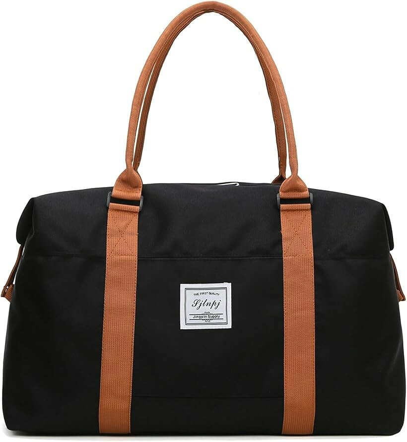 バリエーションコード : 2bjpwo9vq8商品コード2bjpw8xk5u商品名軽くて大容量ボストンバッグ 旅行バッグ メンズ レディース 大容量 軽量 キャリーオンバッグ 機内持ち込み 1泊 2泊 ブラック LブランドRaizmカラーブラックサイズ等L「コンパクトなのに軽くて大容量」軽量なのにたくさん荷物が入る便利なボストンバッグです。マチが広くて見た目以上に荷物が入ります。旅行バッグとしてはもちろんのこと、軽量で、折りたたむとコンパクトになるため、旅行先で使うサブバッグとして持ち歩くのにも最適です。また、トラベルバッグとしての利用だけでなく、ジムバッグとしてのご利用もおすすめです。「ポケットが多く、整理しやすい」メインポケットのほかに、前ポケット・後ろポケットがあります。また、メインポケットの中には内ポケットが2つ、ファスナー付き内ポケットが1つあります。大容量であるだけでなく、多くのポケットがあることで荷物の整頓もしやすいカバンです。また、ファスナー付き内ポケットは撥水加工されているポケットとなっています。「撥水性・耐久性のあるオックスフォード生地」防水性の高い撥水加工されたオックスフォード生地を使用しているため、丈夫で、軽い雨であれば水濡れを防ぐことができます。旅行用のトラベルバッグ、サブバッグとしての使用だけでなく、キャンプなどのアウトドアにもおすすめです。「スーツケースに取り付けられる」キャリーバーループが付いているので、スーツケースに乗せて運ぶことができます。小さく折りたためるので、スーツケースの中に入れて置き、旅行時に急に荷物が増えてお困りの際にサッと使えるので便利です。旅行カバンとして便利なボストンキャリーです。「商品仕様」＊Sサイズ：高さ約30cmx幅約40cmxマチ約13cm ・重量：約400g　＊Lサイズ：高さ約30cmx幅約50cmxマチ約17cm ・重量：約470g ＊主な素材：オックスフォード ＊カラー：ブラック、ネイビー、グリーン、レッド、ベージュの5色展開※ 他ネットショップでも併売しているため、ご注文後に在庫切れとなる場合があります。予めご了承ください。※ 品薄または希少等の理由により、参考価格よりも高い価格で販売されている場合があります。ご注文の際には必ず販売価格をご確認ください。※ 沖縄県、離島または一部地域の場合、別途送料の負担をお願いする場合があります。予めご了承ください。※ お使いのモニタにより写真の色が実際の商品の色と異なる場合や、イメージに差異が生じることがあります。予めご了承ください。※ 商品の詳細（カラー・数量・サイズ 等）については、ページ内の商品説明をご確認のうえ、ご注文ください。※ モバイル版・スマホ版ページでは、お使いの端末によっては一部の情報が表示されないことがあります。すべての記載情報をご確認するには、PC版ページをご覧ください。
