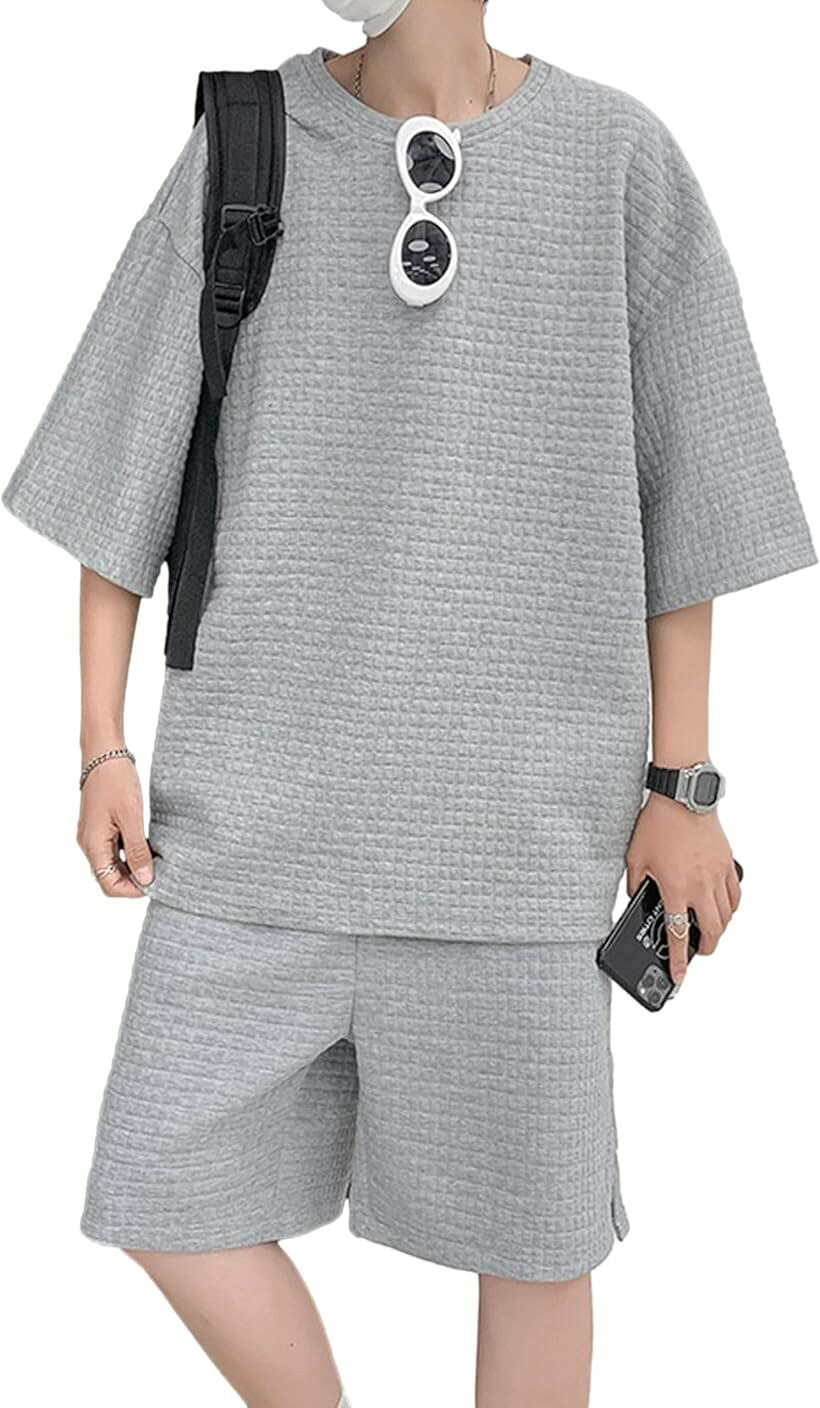 バリエーションコード : 2b9f10nt4f商品コード2b9f1rgn3n商品名セットアップ メンズ 上下セット 半袖 トップス ハーフパンツ ルームウェア スポーツ カジュアル 3カラー ストリート 系 ワンマイルウェア シルエット オーバー サイズ アウトドア スウェットブランドSLOW＆MELLOWカラーグレーサイズ等XL凹凸のあるテクスチャデザインの上下セットアップです。シンプルなデザインで年齢問わずお使い頂けます。肌触りの良いワッフル素材で着心地も快適。普段使いはもちろん部屋着やリラックス着に最適なアイテム。パンツはウエストゴム仕様とドローコードでサイズ調整も楽々。ゆったりとしたデザインで動きやすくスポーツシーンにも快適に着用頂けます。※ 他ネットショップでも併売しているため、ご注文後に在庫切れとなる場合があります。予めご了承ください。※ 品薄または希少等の理由により、参考価格よりも高い価格で販売されている場合があります。ご注文の際には必ず販売価格をご確認ください。※ 沖縄県、離島または一部地域の場合、別途送料の負担をお願いする場合があります。予めご了承ください。※ お使いのモニタにより写真の色が実際の商品の色と異なる場合や、イメージに差異が生じることがあります。予めご了承ください。※ 商品の詳細（カラー・数量・サイズ 等）については、ページ内の商品説明をご確認のうえ、ご注文ください。※ モバイル版・スマホ版ページでは、お使いの端末によっては一部の情報が表示されないことがあります。すべての記載情報をご確認するには、PC版ページをご覧ください。「サイズ」Mサイズ トップス 着丈約67cm/バスト約54cm/肩幅約53cm パンツ丈約53cm/ヒップ約106cm/ウエスト約71cm　Lサイズ トップス 着丈約69cm/バスト約56cm/肩幅約53cm パンツ丈約54cm/ヒップ約110cm/ウエスト約74cm XLサイズ トップス 着丈約71cm/バスト約58cm/肩幅約53cm パンツ丈約55cm/ヒップ約114cm/ウエスト約77cm XXLサイズ トップス 着丈約73cm/バスト約60cm/肩幅約53cm パンツ丈約56cm/ヒップ約118cm/ウエスト約80cm凹凸のあるテクスチャデザインの上下セットアップです。シンプルなデザインで年齢問わずお使い頂けます。
