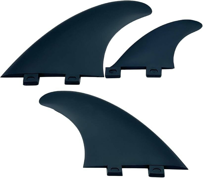 バリエーションコード : 2b9fwtytkk商品コード2b9foovgw0商品名互換品 サーフ ボード フィン ツイン スタビライザー ミッドレングス 汎用 サーフィン ショートボード 3枚 セット FCSブランドTIGRE BLANCv「商品内容」FCS対応サーフボード用フィン3枚セットになります。サイドフィンとセンターフィンで直進性と安定性が向上いたします。v「性能」ツインスタビライザーはコントロール性能に優れ、ターンがしやすく、センターフィンは水抜けが良く、スピードが出やすくなります。v「高い汎用性」サーフボード、パドルボード、ショートボード、ロングボードなど様々なボードにフィットいたします。v「素材」錆や腐食に強いグラスファイバー製。カーボンコンポジット素材も入っており、フレックスを少し硬めに設定しており、ドライブがかけやすくなっております。v「バリエーション」FCS・FCSII・RUTUREの3種類からお選びください。※ 他ネットショップでも併売しているため、ご注文後に在庫切れとなる場合があります。予めご了承ください。※ 品薄または希少等の理由により、参考価格よりも高い価格で販売されている場合があります。ご注文の際には必ず販売価格をご確認ください。※ 沖縄県、離島または一部地域の場合、別途送料の負担をお願いする場合があります。予めご了承ください。※ お使いのモニタにより写真の色が実際の商品の色と異なる場合や、イメージに差異が生じることがあります。予めご了承ください。※ 商品の詳細（カラー・数量・サイズ 等）については、ページ内の商品説明をご確認のうえ、ご注文ください。※ モバイル版・スマホ版ページでは、お使いの端末によっては一部の情報が表示されないことがあります。すべての記載情報をご確認するには、PC版ページをご覧ください。「ご使用時のご注意」本製品にはガラス繊維素材を使用しています。素材の特性上、表面に微細なガラス繊維の先端が露出している場合がございます。ケガや違和感を防ぐため、表示の有無にかかわらず、素手で直接触れないようご注意ください。万が一、ガラス繊維が皮膚に刺さり、痛みや違和感が続く場合は、速やかに医療機関の診察・処置を受けてください。