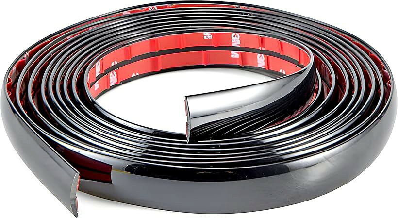 バリエーションコード : 2b4gst4gxt商品コード2b9yj2nrtj商品名車用モール マルチモール ボディー バンパー 保護 フェンダーモール クロムメッキ インテリア ドアモール 3M両面テープ 長さ5m 黒 幅25mmブランドTradeWindカラー黒 25mm 5mサイズ等幅25mm「カラー」黒 ブラック 光沢有り「材質」PVC＆PET高温複合材 「サイズ」幅 25mm 長さ 5mボディー全体、グリル等を高級感のあるモールで簡単にドレスアップできます。派手過ぎない適度な光沢がお洒落なセンスを主張します。バンパーやドア開閉などの傷防止対策、風切り音対策にも有効です。車外だけでなく車内のインパネ周りなどに装飾すれば高級感溢れる演出が出来ます。カッタ―やハサミで簡単に切り取る事が出来ます。裏面に強力3M製両面テープ付き。 剥離紙をはがして貼るだけの簡単取り付け。コーナー、カーブ部分にも対応できる曲げやすいソフトな材質です。装着部分を良く洗い、ワックスや油汚れを完全に洗い落として施工して下さい。装着後72時間内洗車をしないで下さい。＊曲面、球面では装着が難しい事も有ります。接着力が足りない場合は別途両面テープ等で補強してご使用下さい。※ 他ネットショップでも併売しているため、ご注文後に在庫切れとなる場合があります。予めご了承ください。※ 品薄または希少等の理由により、参考価格よりも高い価格で販売されている場合があります。ご注文の際には必ず販売価格をご確認ください。※ 沖縄県、離島または一部地域の場合、別途送料の負担をお願いする場合があります。予めご了承ください。※ お使いのモニタにより写真の色が実際の商品の色と異なる場合や、イメージに差異が生じることがあります。予めご了承ください。※ 商品の詳細（カラー・数量・サイズ 等）については、ページ内の商品説明をご確認のうえ、ご注文ください。※ モバイル版・スマホ版ページでは、お使いの端末によっては一部の情報が表示されないことがあります。すべての記載情報をご確認するには、PC版ページをご覧ください。