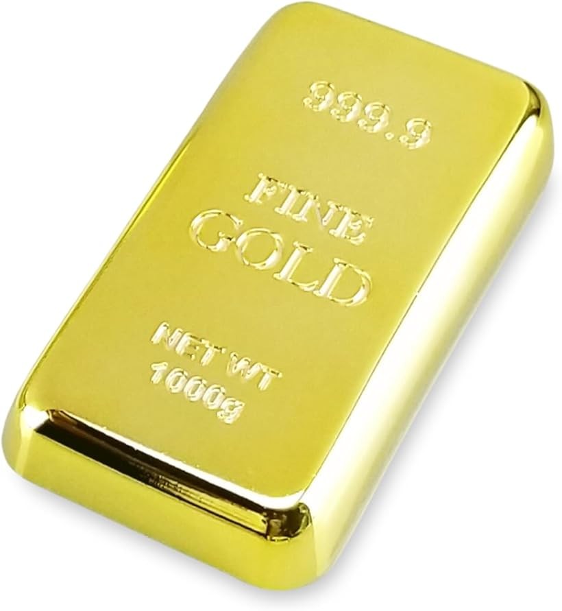 バリエーションコード : 2b963pf1q5商品コード2b963sofsv商品名文鎮 金塊 レプリカ 金の延べ棒 ペーパーウェイト おもちゃ お金 1個ブランドSALUDABLEカラーゴールドサイズ等1個豪華なインテリアアイテムとして この金塊レプリカは、豪華なゴールドカラーと精巧なデザインが特徴で、どんな空間にも華やかさをプラスします。風水では金色は金運を呼び込むとされており、このレプリカをデスクや棚に飾ることで、部屋全体がゴージャスに演出されます。サイズは約9cmx4.7cmのコンパクトなサイズでありながら、存在感は抜群。リビングやオフィスのインテリアに最適で、毎日の生活にちょっとした贅沢感をもたらします。ユニークでおしゃれなディスプレイ この金の延べ棒レプリカは、リアルな質感と上品な光沢が魅力で、シンプルなディスプレイでも大きなインパクトを与えます。特に、複数を組み合わせて展示すれば、部屋全体が一層ゴージャスに。来客の視線を引きつけることで、話題作りにもぴったりです。さらに、ゴールドカラーの輝きが空間に贅沢な印象を加え、どんなインテリアにも華を添えるでしょう。丈夫でリアルな質感 この金塊レプリカは、ABS樹脂と金属の組み合わせで、リアルな質感と高い耐久性を実現しています。表面は傷防止のシートで保護されており、長期間使用しても美しい光沢が維持されます。インテリアやディスプレイとしてだけでなく、ちょっとした贈り物にも最適です。質感や重さが、本物の金塊を持つような特別な感覚をもたらします。撮影や演出の小道具に 映画や写真撮影、パーティーやイベントでの演出用小道具として、このゴールドバーは強いインパクトを与えます。リアルな「1000g」の刻印と光沢が視覚的な魅力を引き立てますが、実際の重量は約135gと軽量で、持ち運びやすさも兼ね備えています。複数をピラミッド状に重ねて展示することで、さらに豪華な雰囲気を演出でき、注目を集めるアイテムとして活躍するでしょう。ペーパーウェイトとしての実用性 この金の延べ棒レプリカには「1000g」と刻印されていますが、実際の重量は約135gで、ペーパーウェイトとして使うのに最適です。リアルな質感と程よい重さで、デスク周りの書類をしっかりと押さえつつ、おしゃれなインテリアアイテムとしても機能します。9cmx4.7cmというコンパクトなサイズ感が、どんな場所にもマッチし、実用性と美観を兼ね備えた一品です。※ 他ネットショップでも併売しているため、ご注文後に在庫切れとなる場合があります。予めご了承ください。※ 品薄または希少等の理由により、参考価格よりも高い価格で販売されている場合があります。ご注文の際には必ず販売価格をご確認ください。※ 沖縄県、離島または一部地域の場合、別途送料の負担をお願いする場合があります。予めご了承ください。※ お使いのモニタにより写真の色が実際の商品の色と異なる場合や、イメージに差異が生じることがあります。予めご了承ください。※ 商品の詳細（カラー・数量・サイズ 等）については、ページ内の商品説明をご確認のうえ、ご注文ください。※ モバイル版・スマホ版ページでは、お使いの端末によっては一部の情報が表示されないことがあります。すべての記載情報をご確認するには、PC版ページをご覧ください。